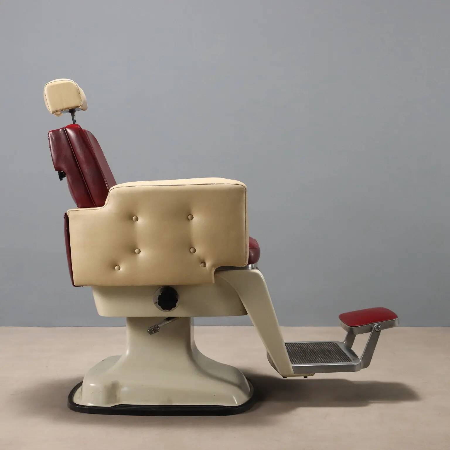 Fauteuil de barbier vintage en métal émaillé et similicuir design années 1960