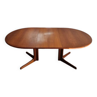 Niel Otto Moller extendable dining room table edited by JL Moller Mobelfabrick
