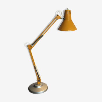 Lamp articulated on a base