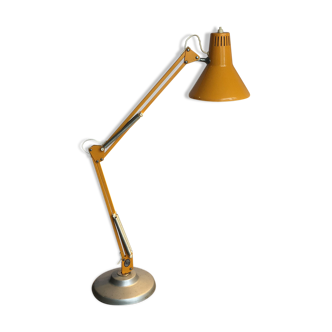 Lamp articulated on a base