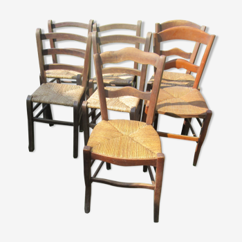 7 chaises en bois