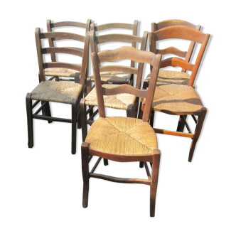 7 chaises en bois