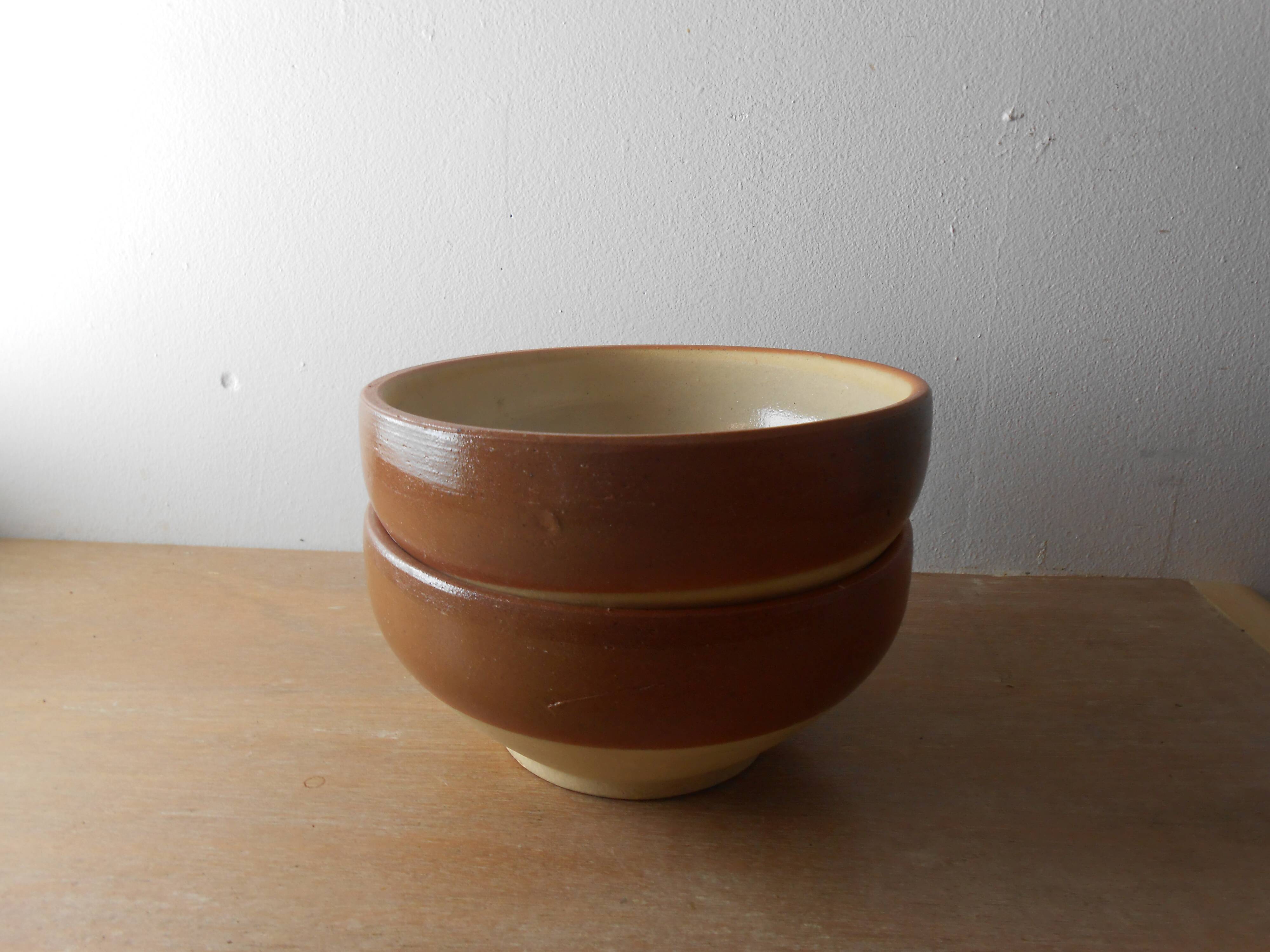 Land and sandstone bowls