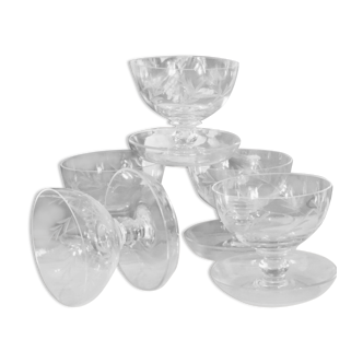 Five cups feet saucers solidary in crystal-Cups in chiseled crystal 1930