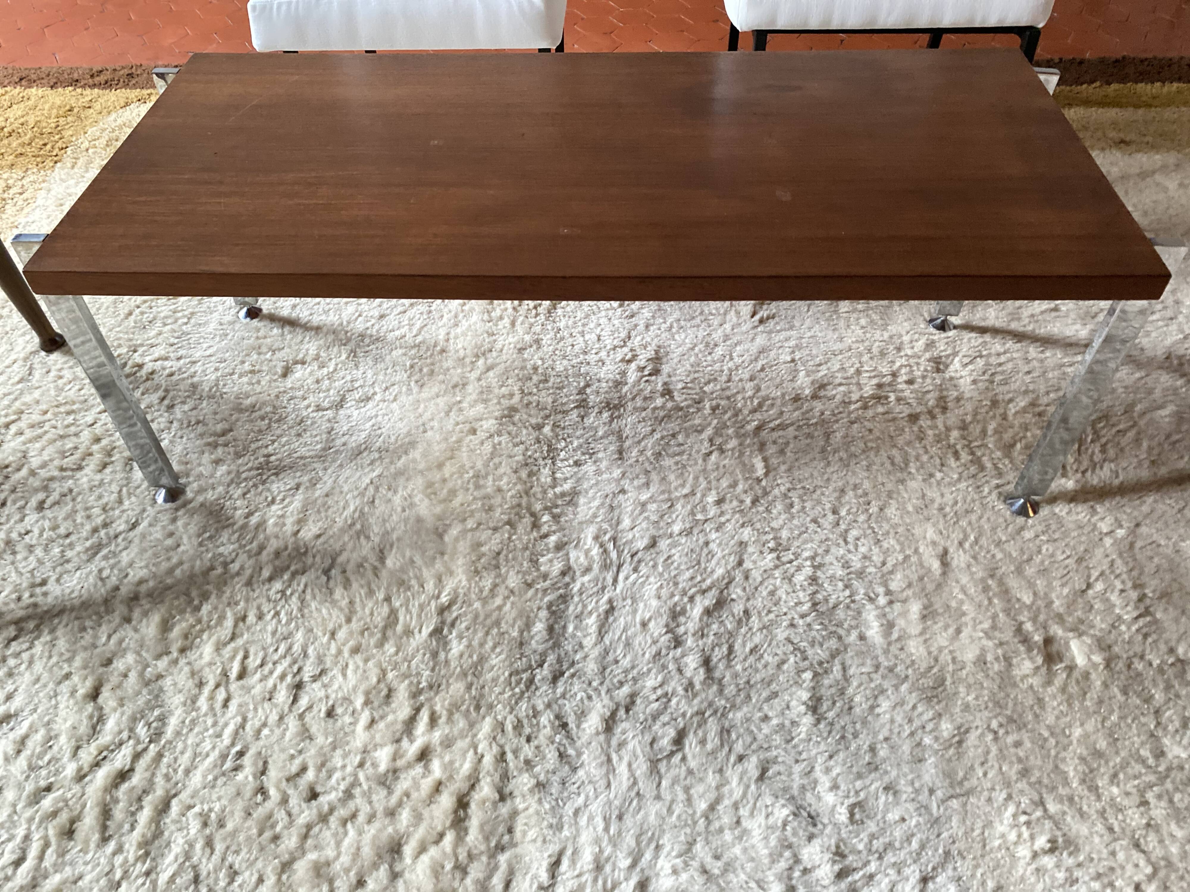 Designer coffee table in chrome metal and teak 1970