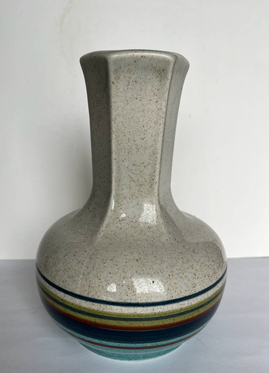 Lapid ceramic vase