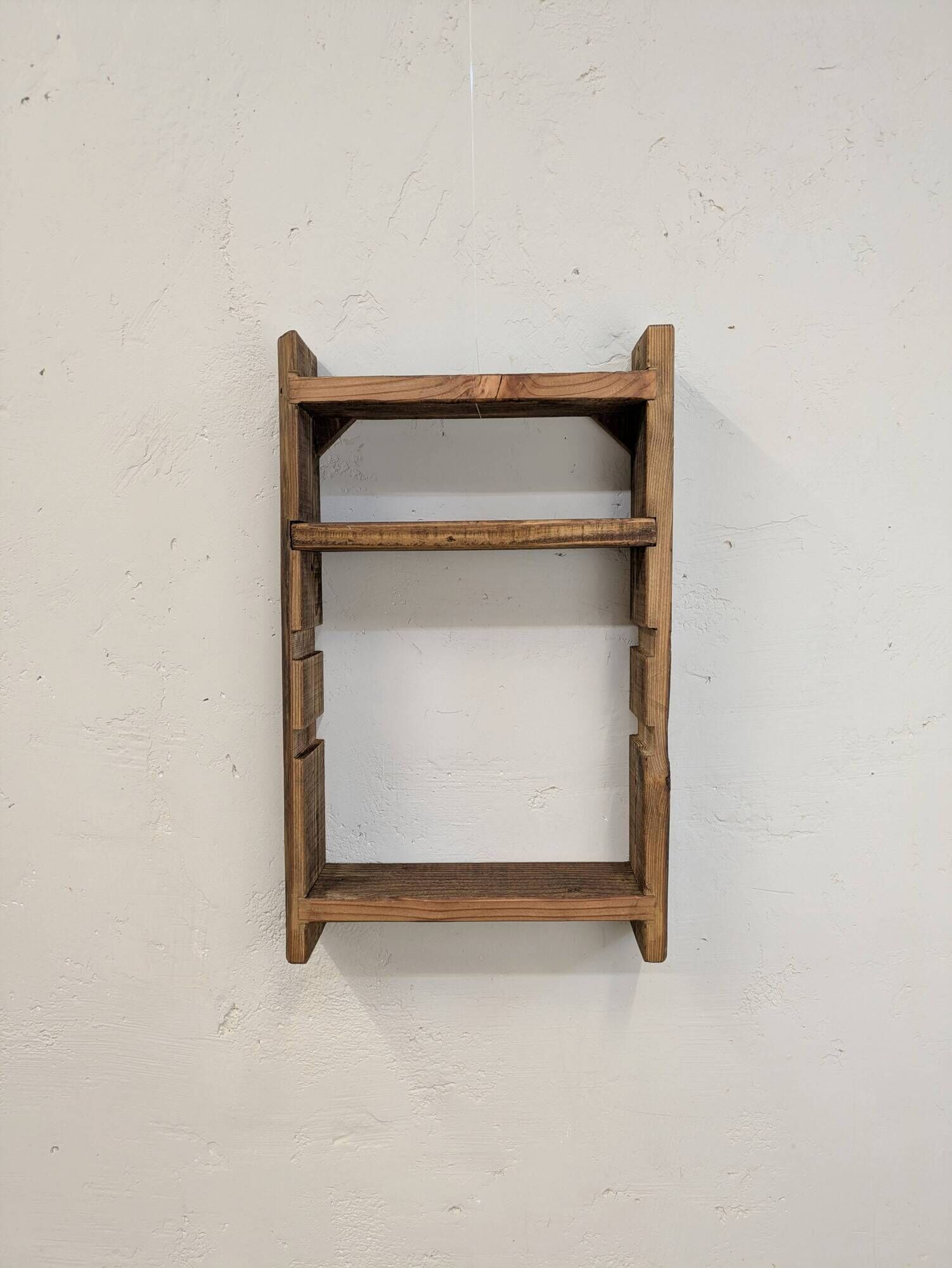 Modular shelf in raw wood with a vintage patina