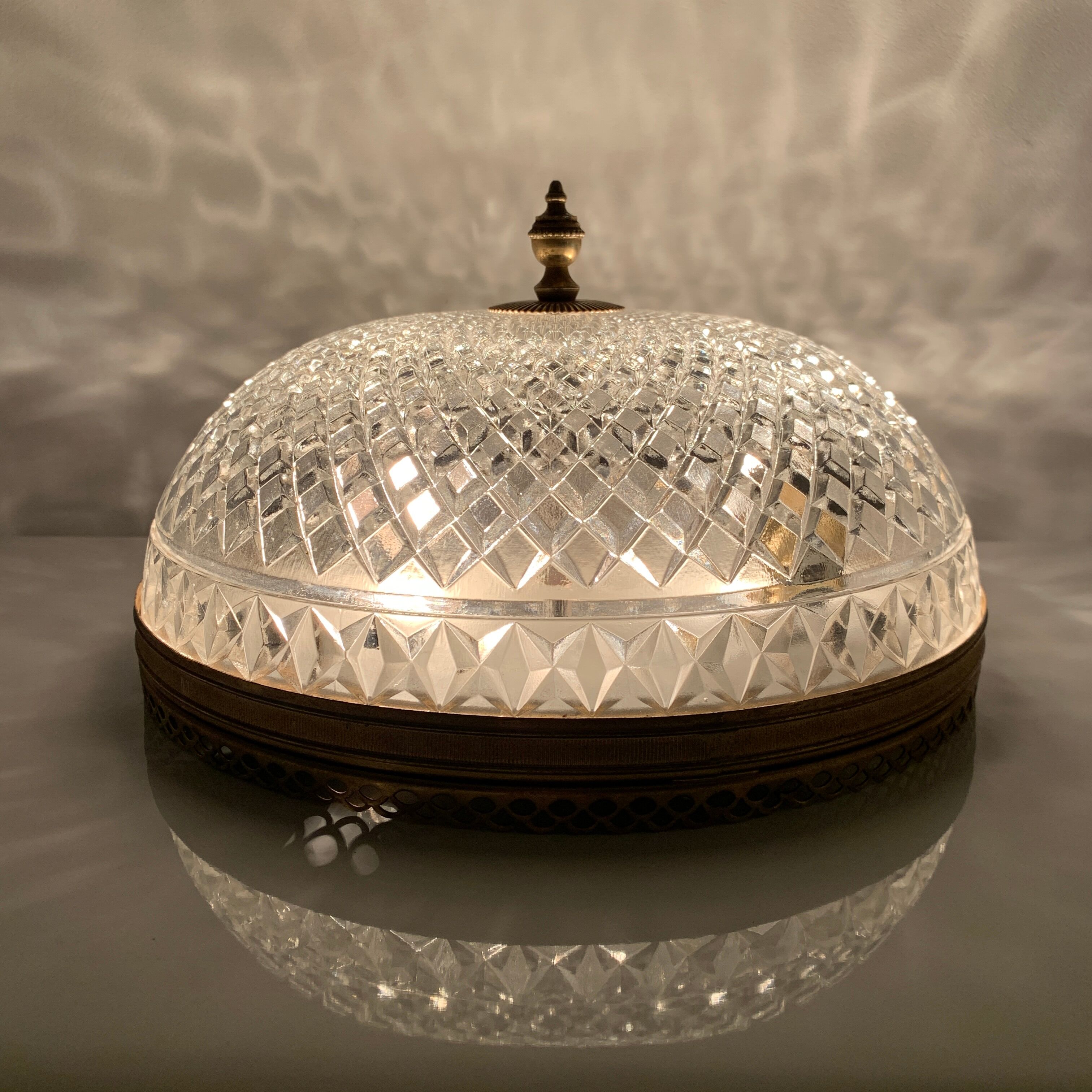 Ceiling lamp in molded glass and gilded metal