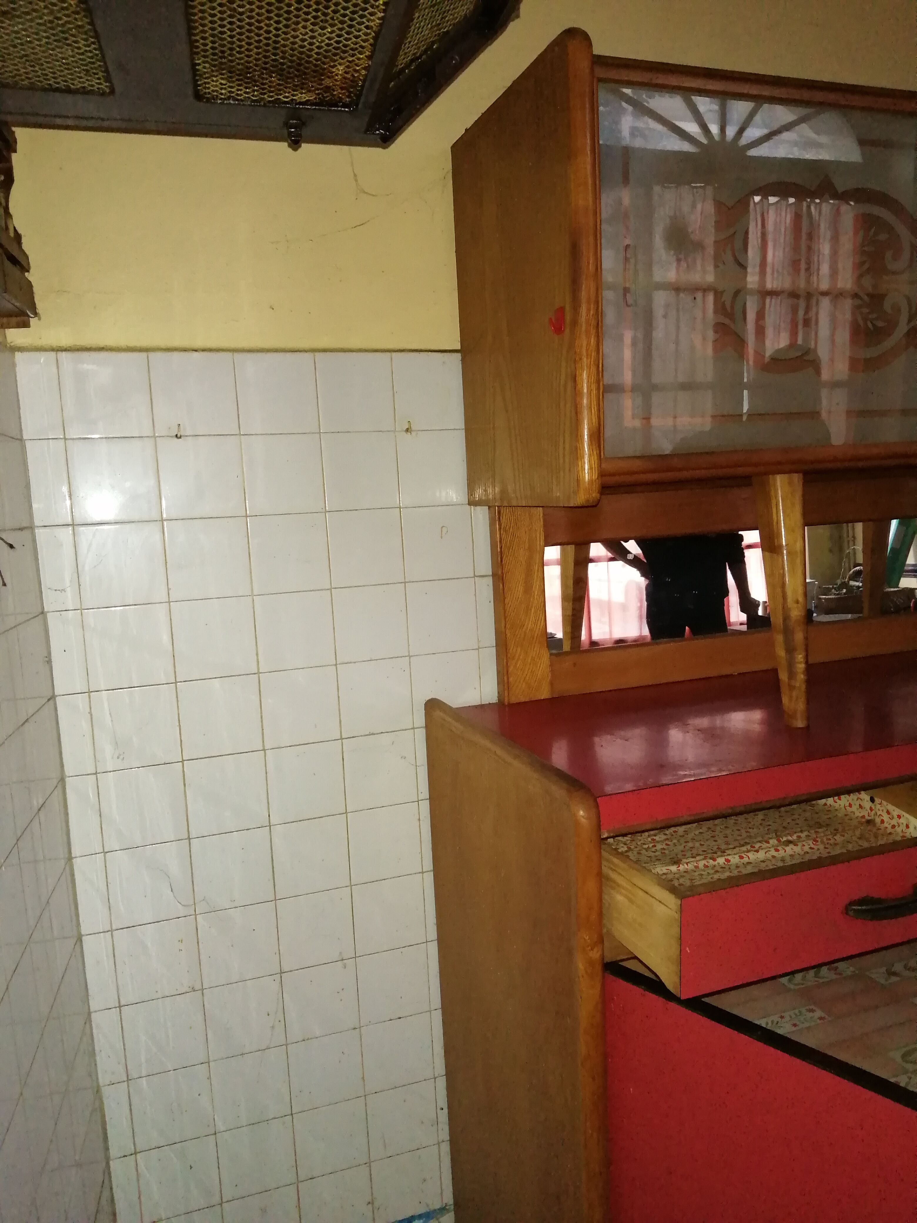 Sideboard in formica red