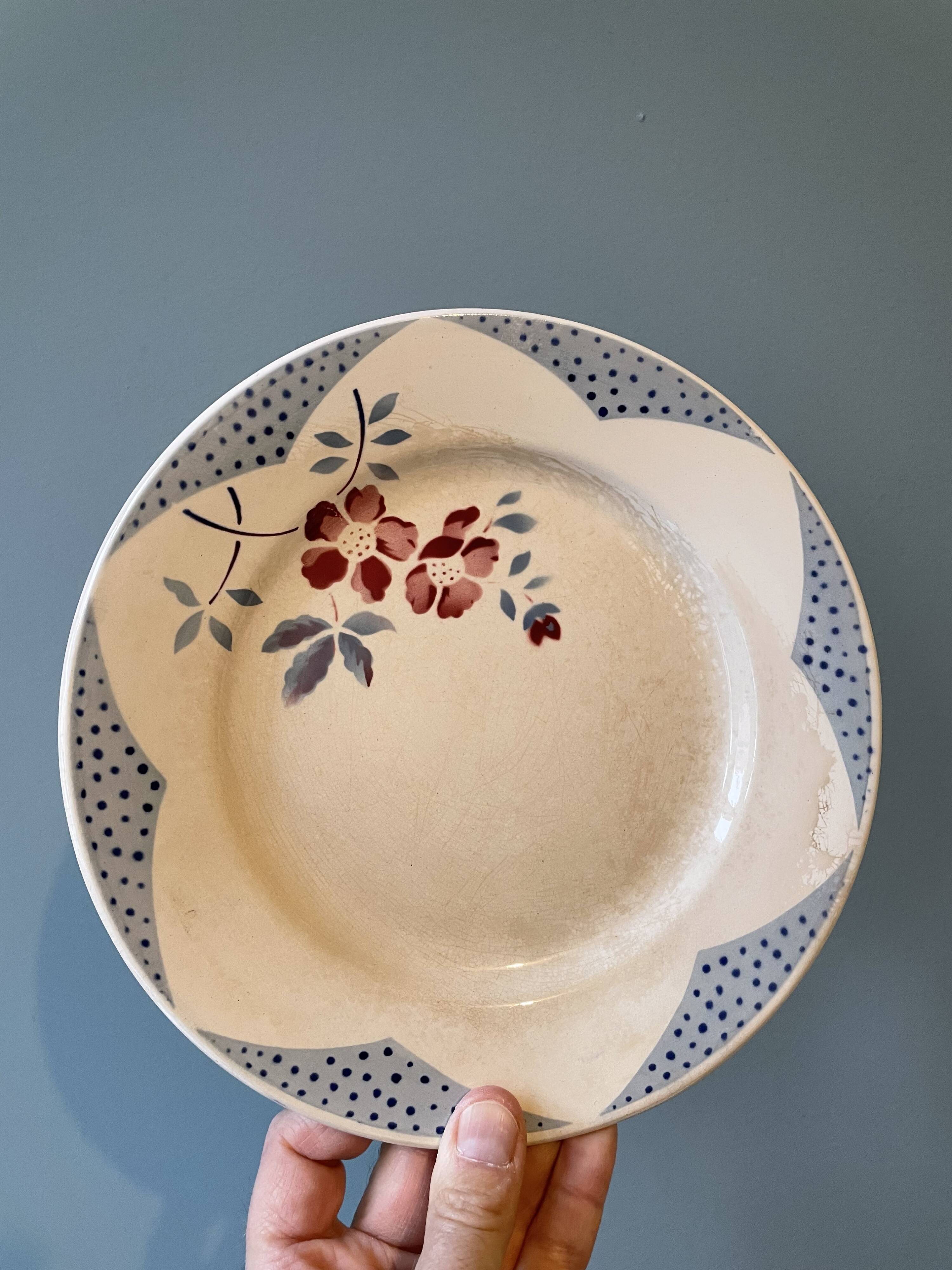 Set of 7 flat plates Digoin Sarreguemines, Barfleur model