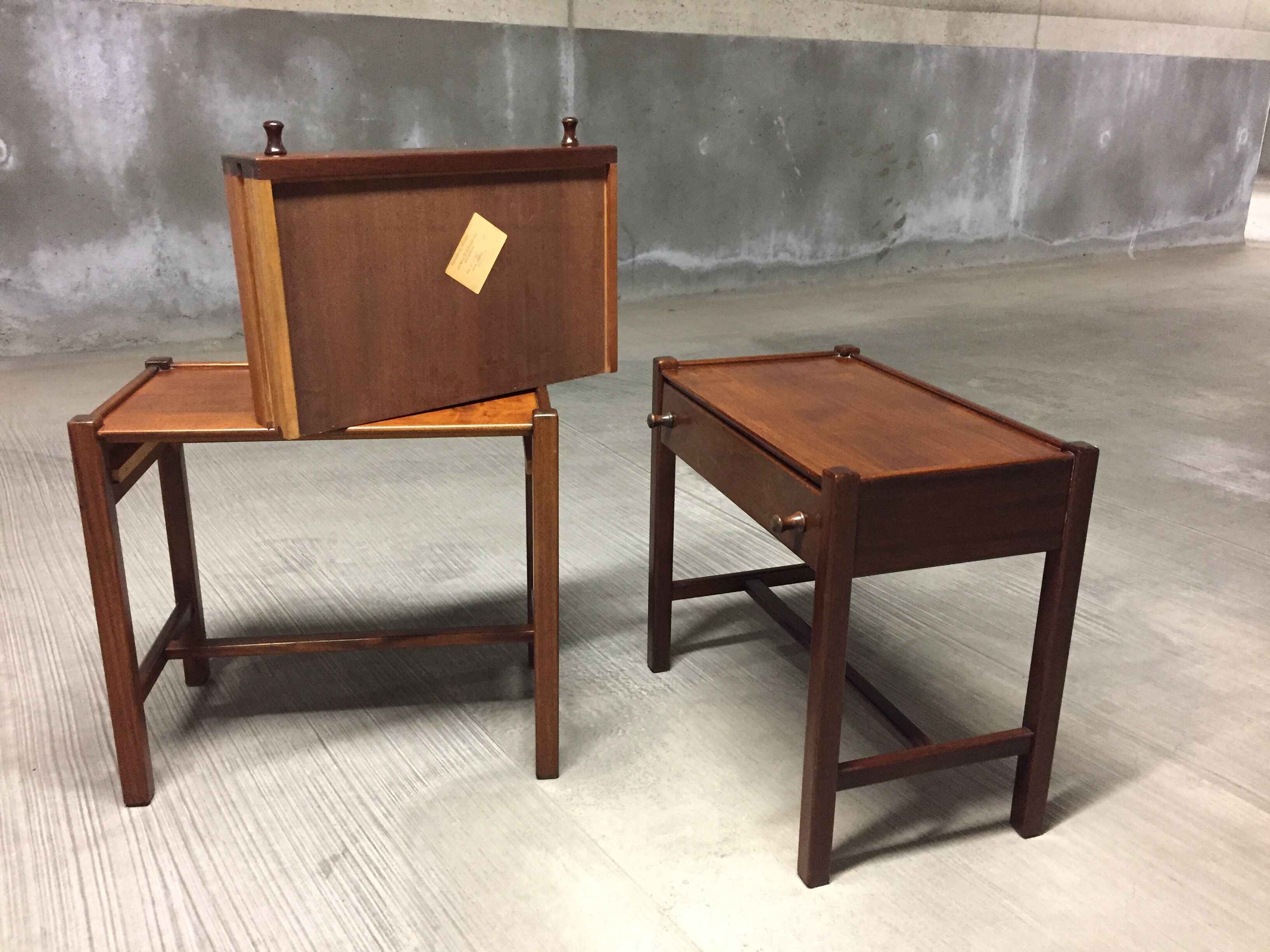 Scandinavian bedside table 1960 - vintage Scandinavian sofa tip