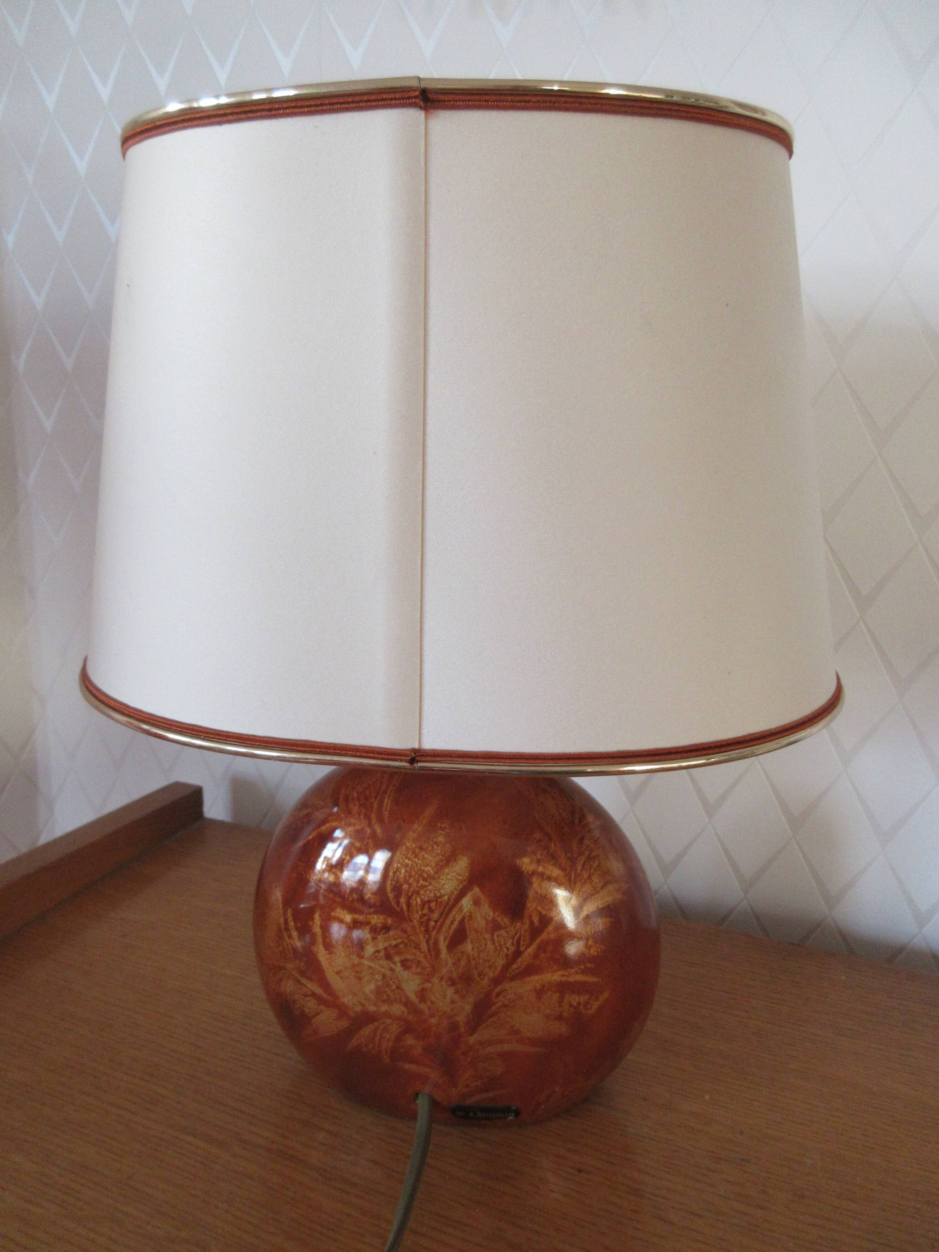 Lamp to lay The Dolphin's bitten foot