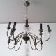 Lustre de style néoclassique en métal argenté à 12 bras de lumière