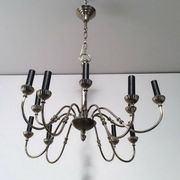 Lustre de style néoclassique en métal argenté à 12 bras de lumière