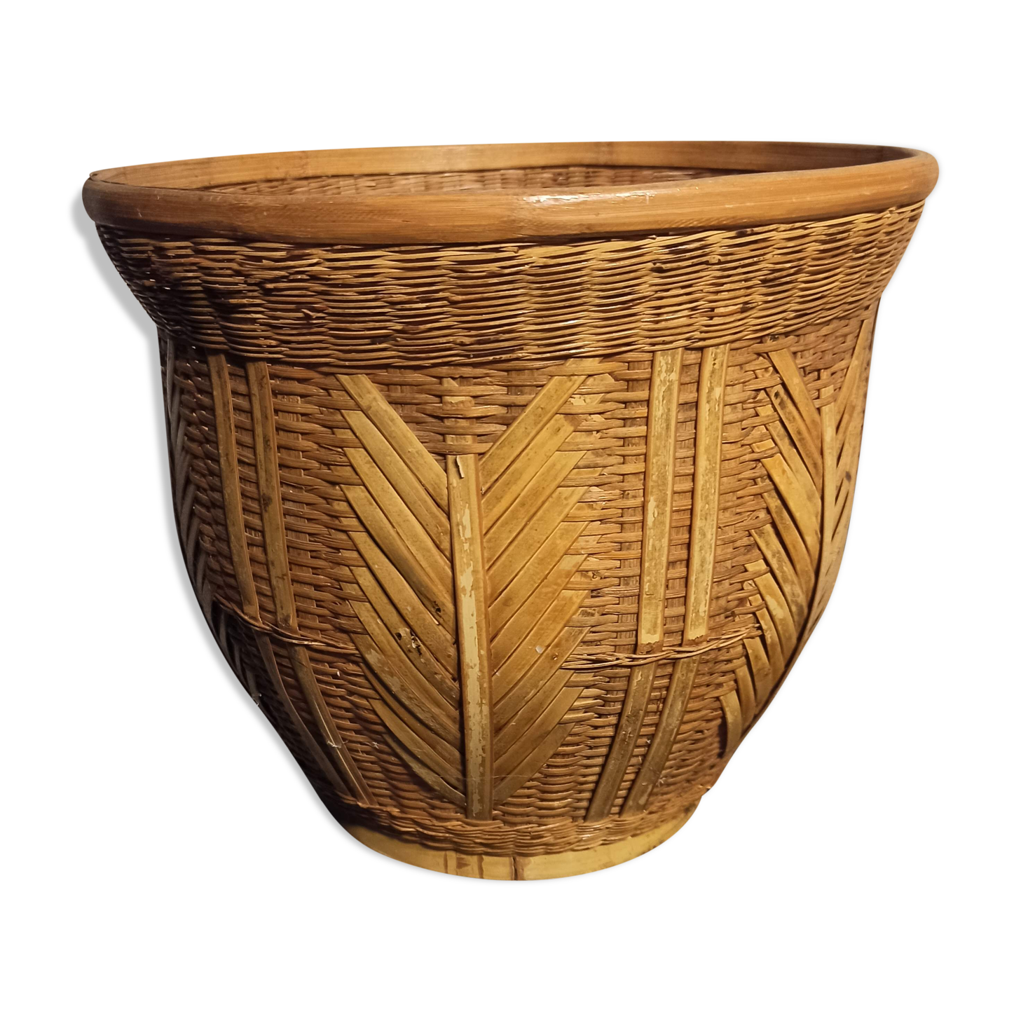 Wicker basket year 80 pot cache