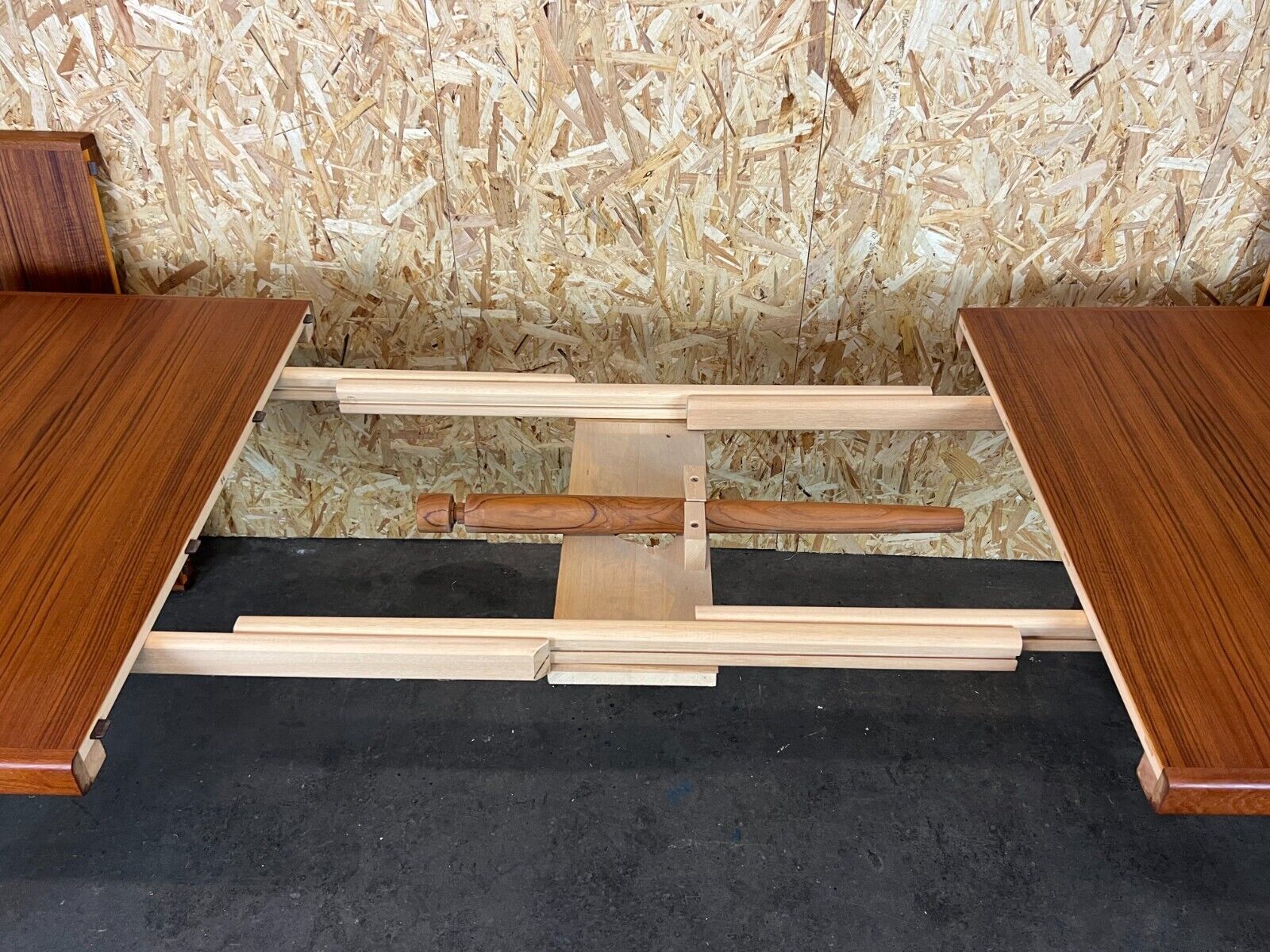 Teak dining table danish design, 60s 70s