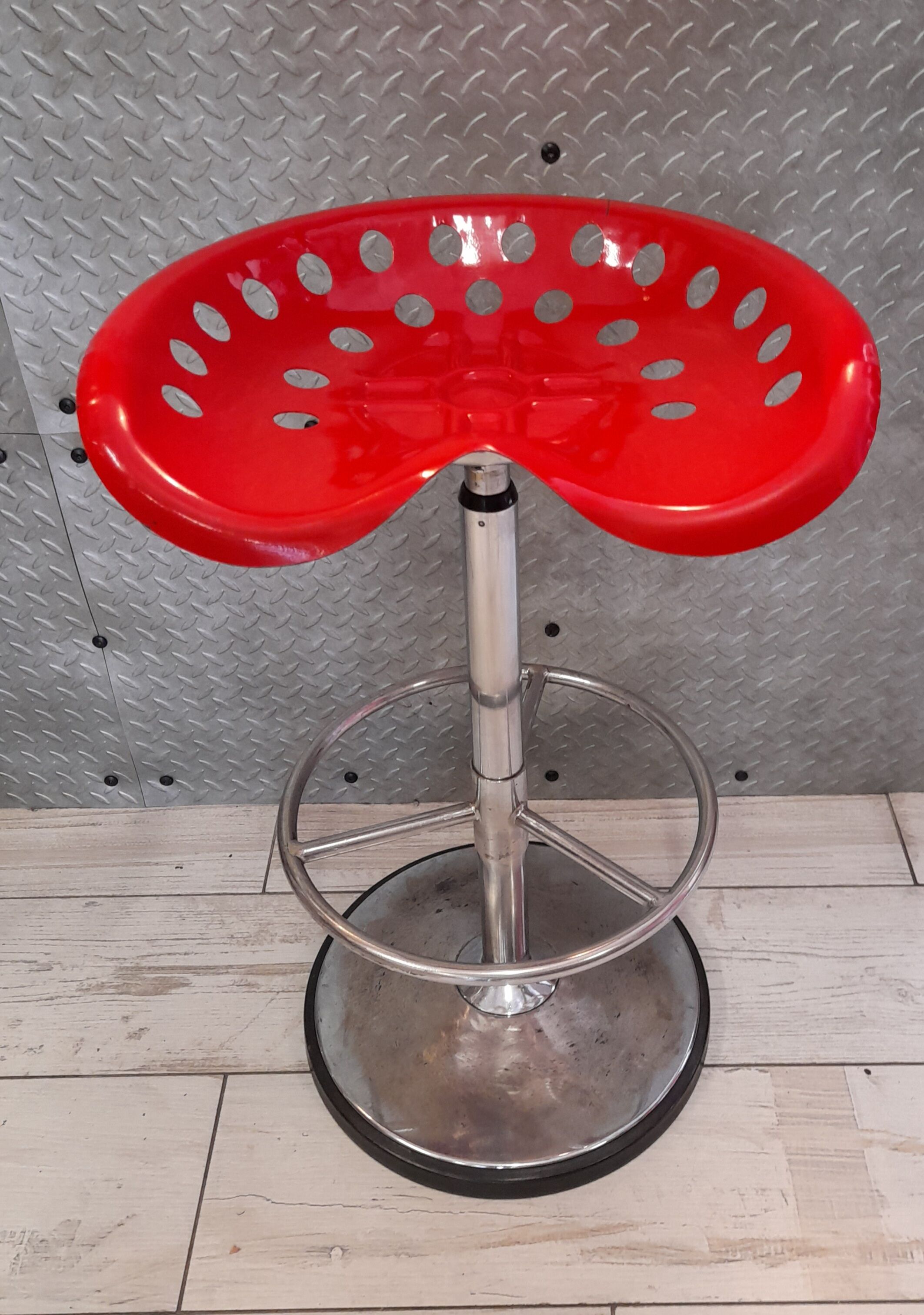 Tractor stool designed by Etienne Fermigier