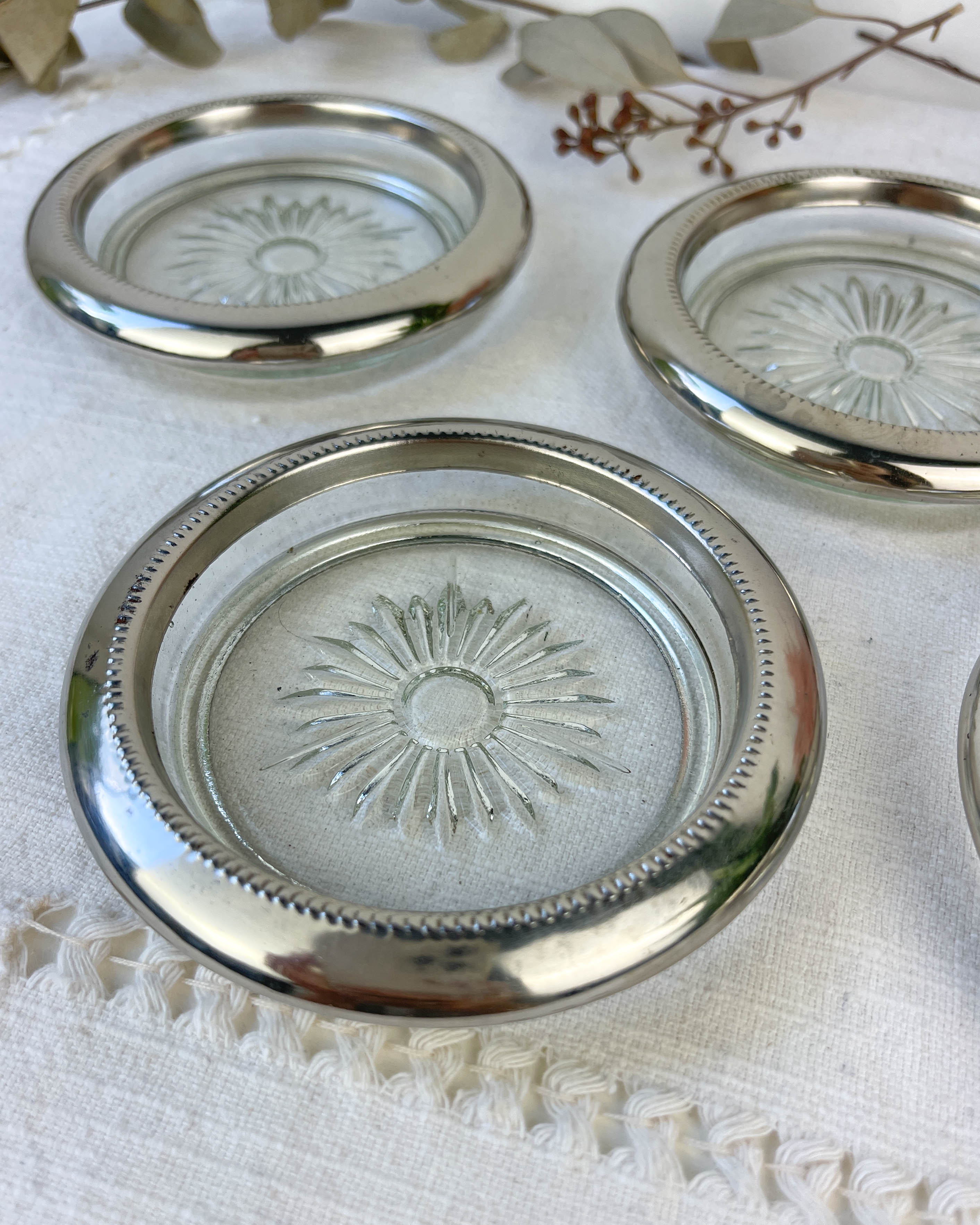 4 vintage glass coasters in glass and silver metal Leonard Silverplate style