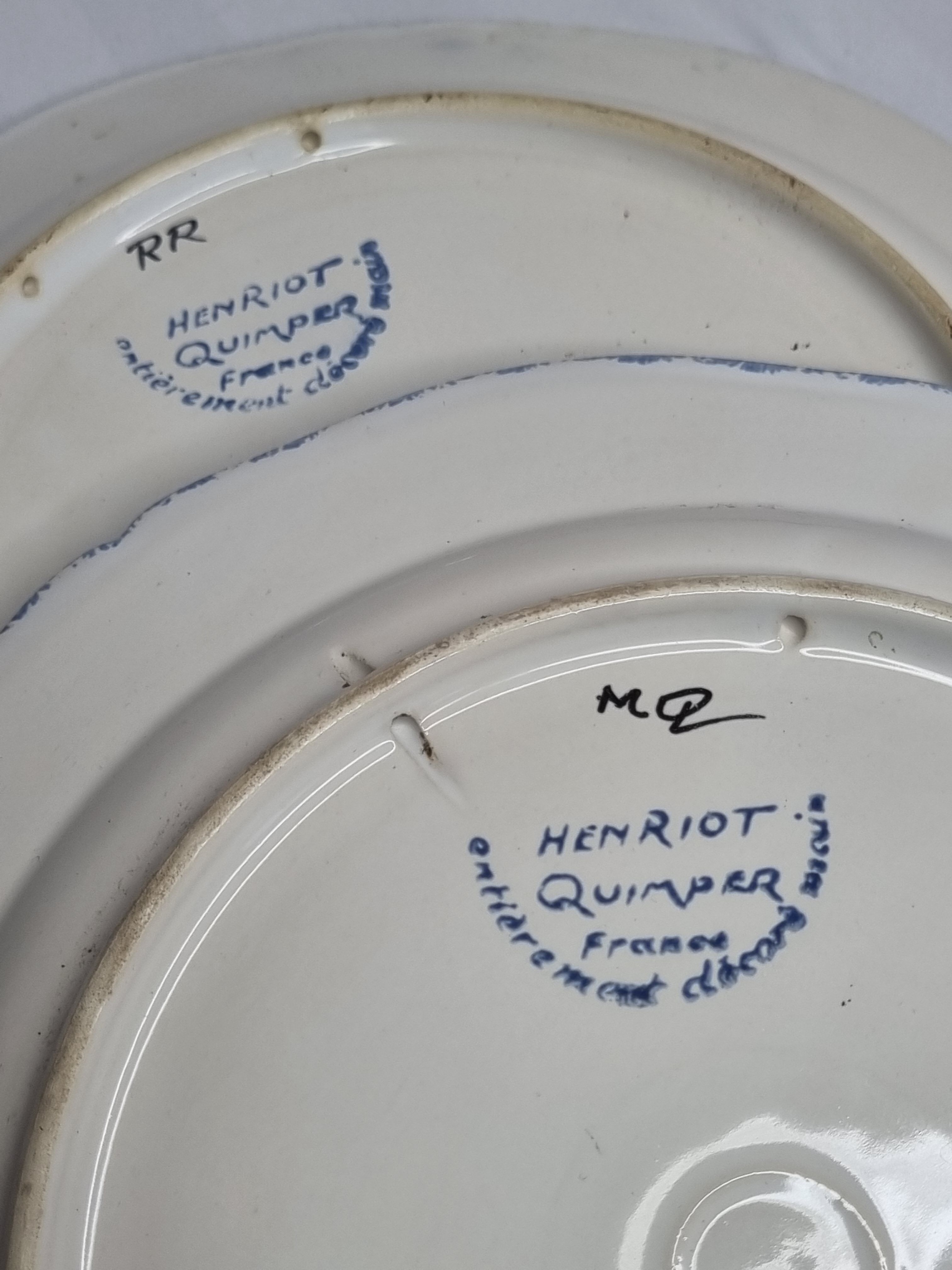Pair of Henriot Quimper plates decorated with flower, 24 cm
