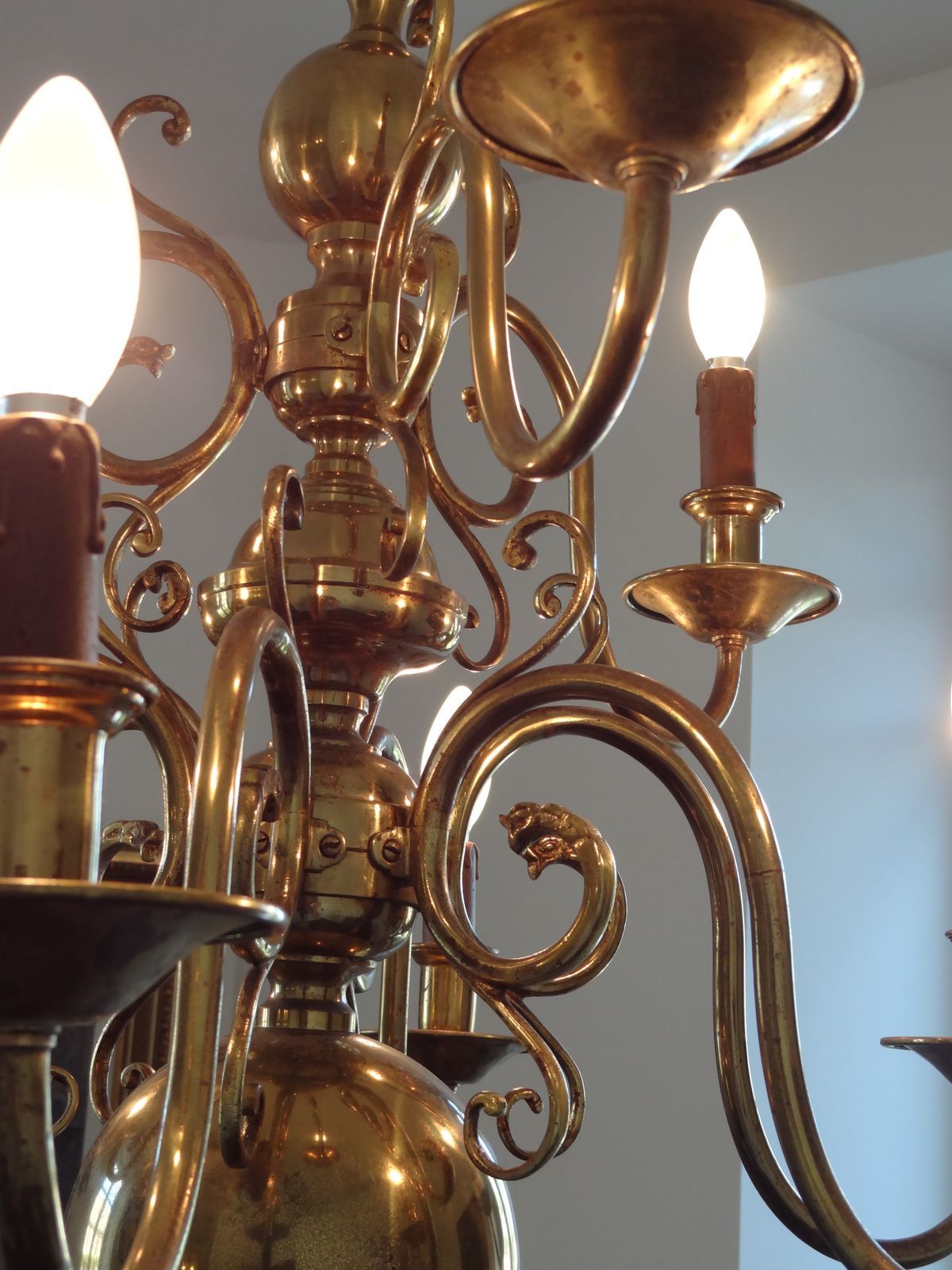 "Dutch" gold metal chandelier with 9 light arms - 1960
