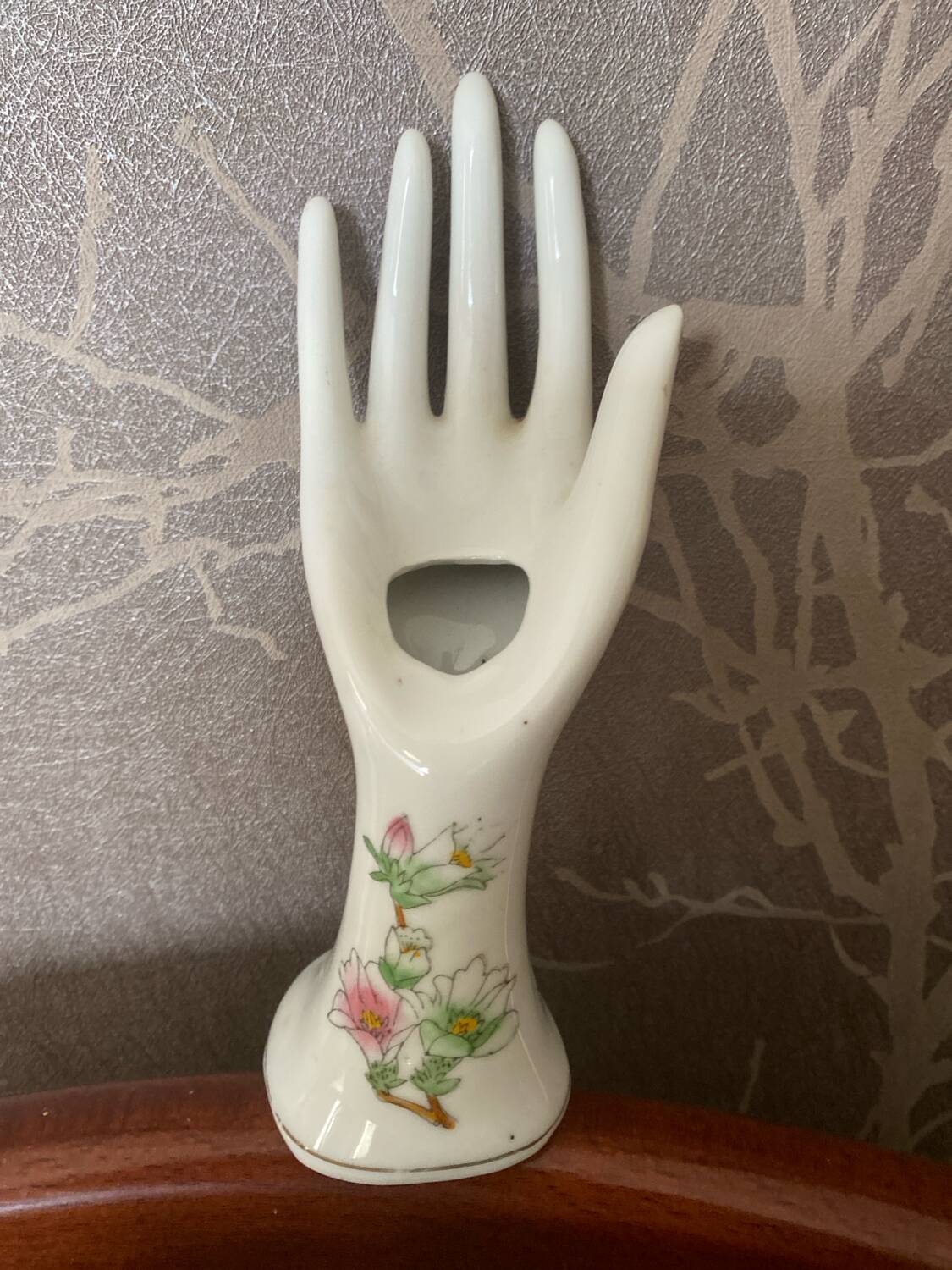 main porcelain jewellery holder and vintage soliflore