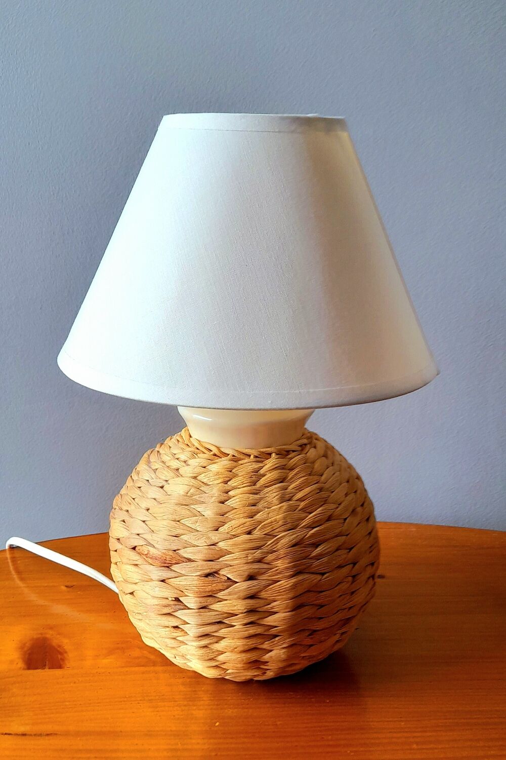 Pair of lamps in braided vegetable fiber