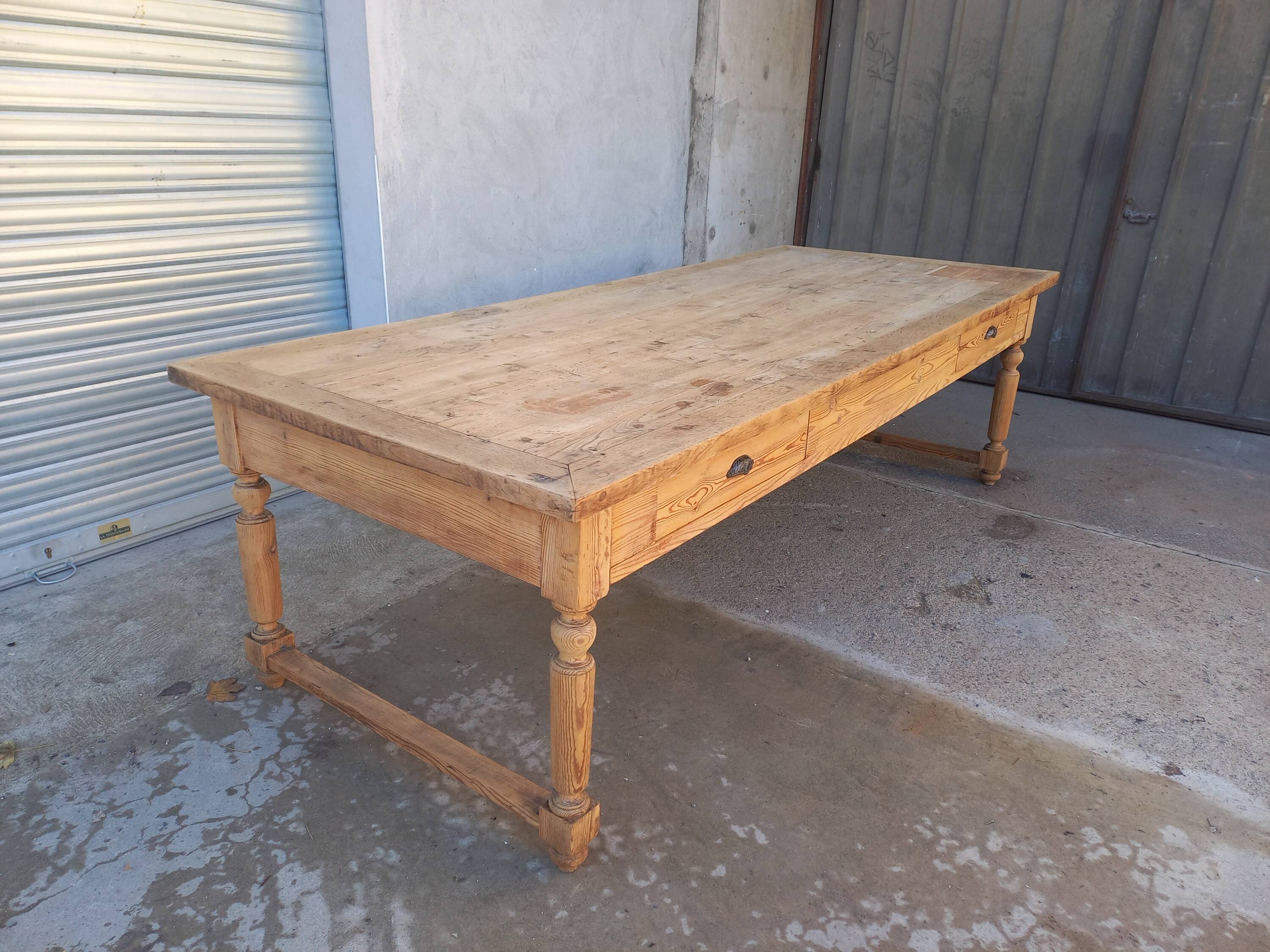 Grande table de communauté en chêne et sapin