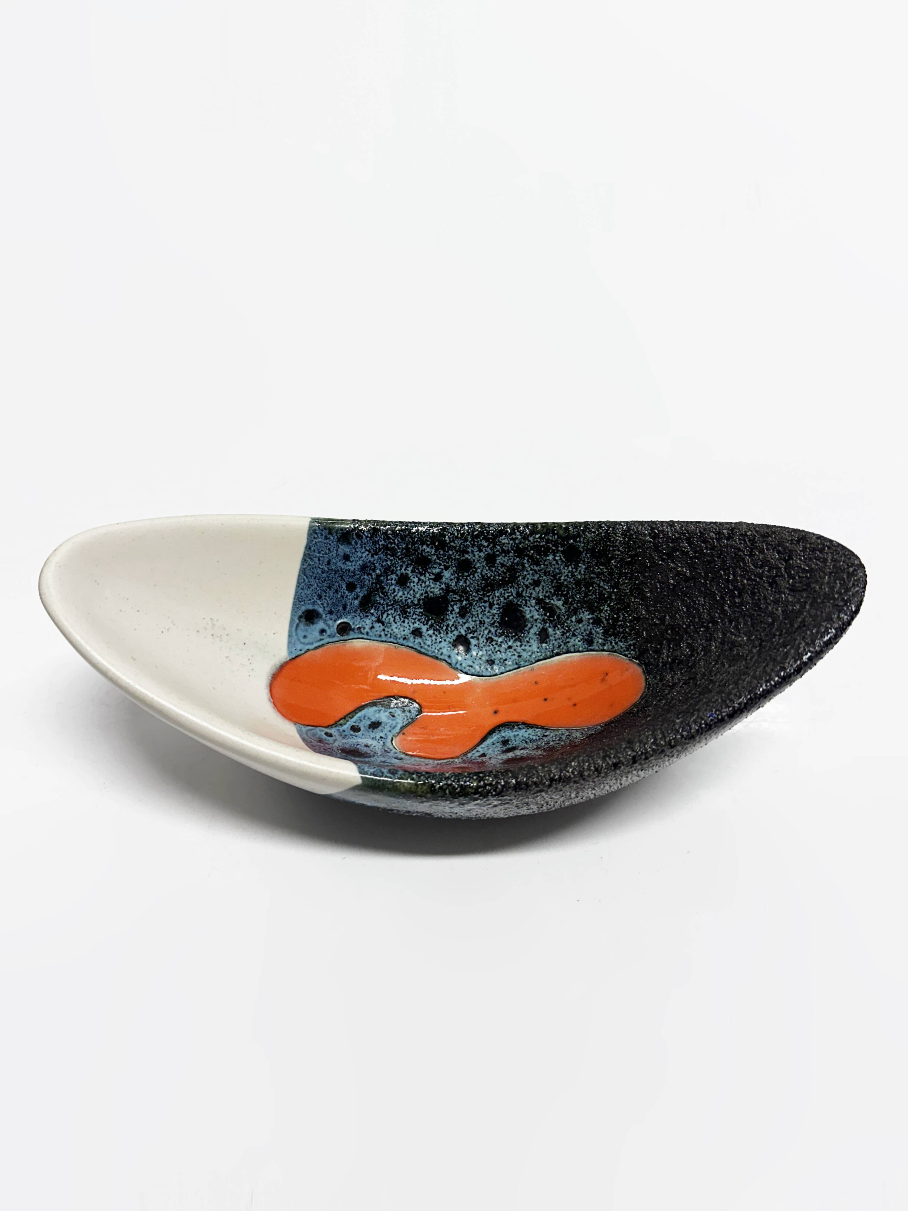 Rare set of three Elchinger Atelier ceramic bowls. France, 1950.