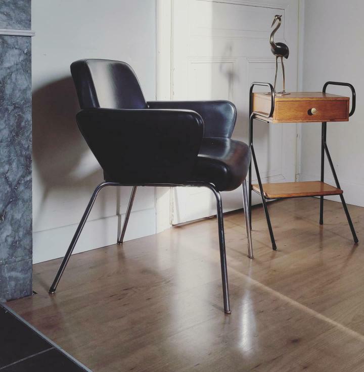 Black vintage conference chair, chrome feet