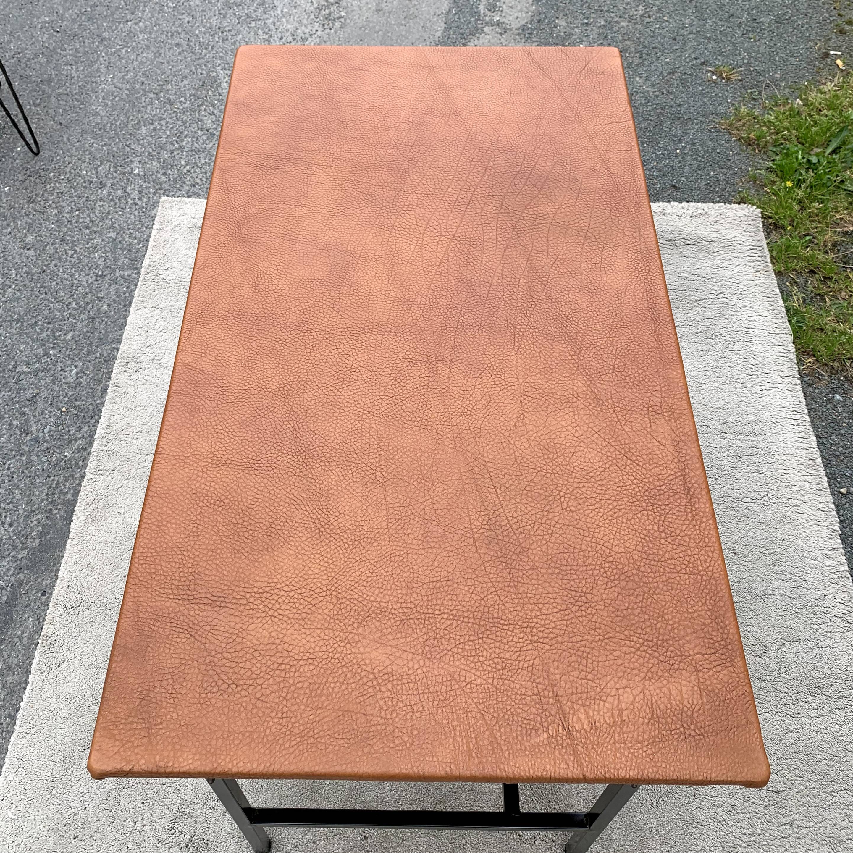 Desk with 2 drawers, leather top, Havana, 1950.