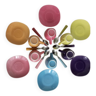 6 colorful coffee cups