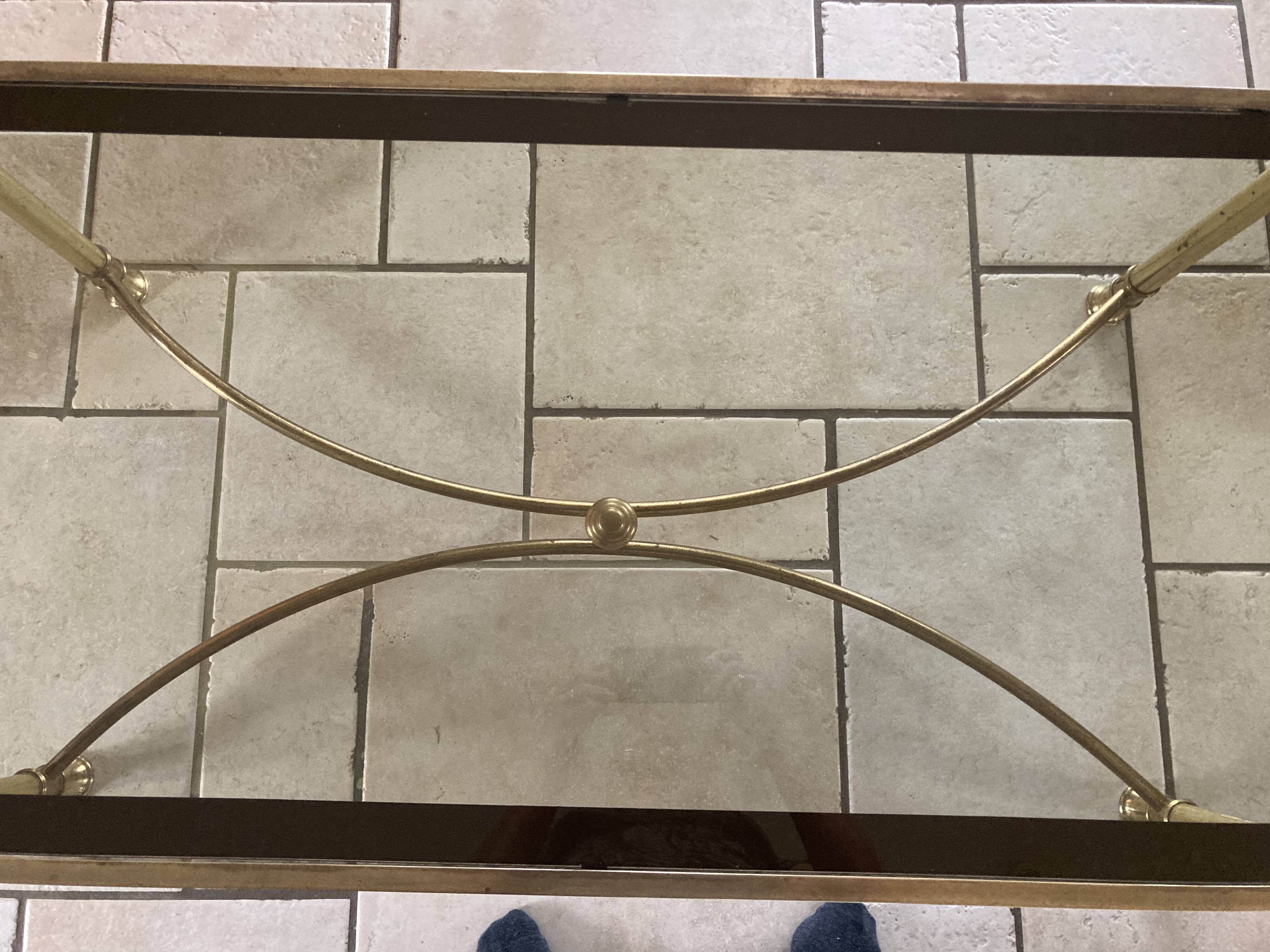 Coffee table in glass and gold metal