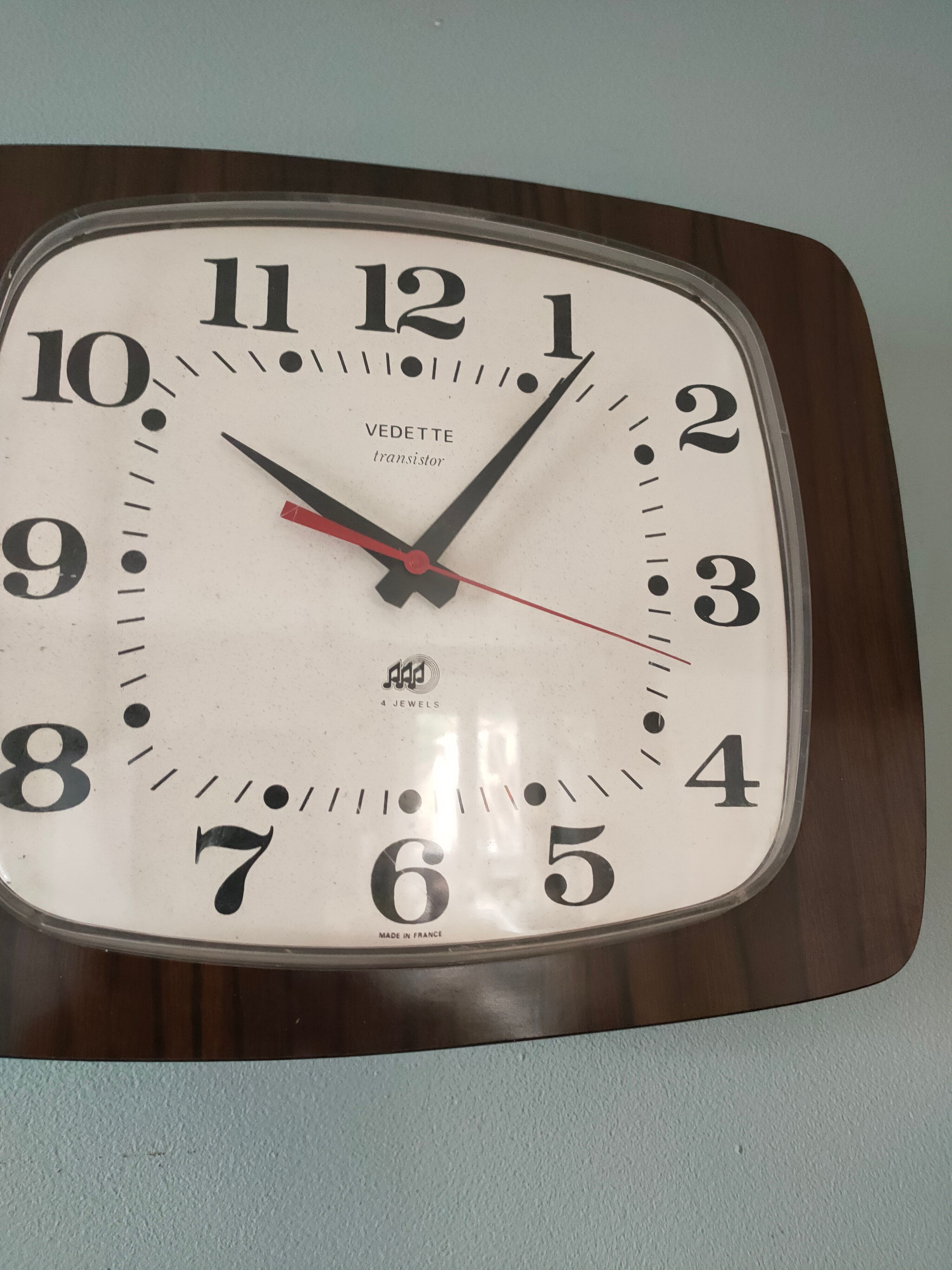 Vintage clock featured