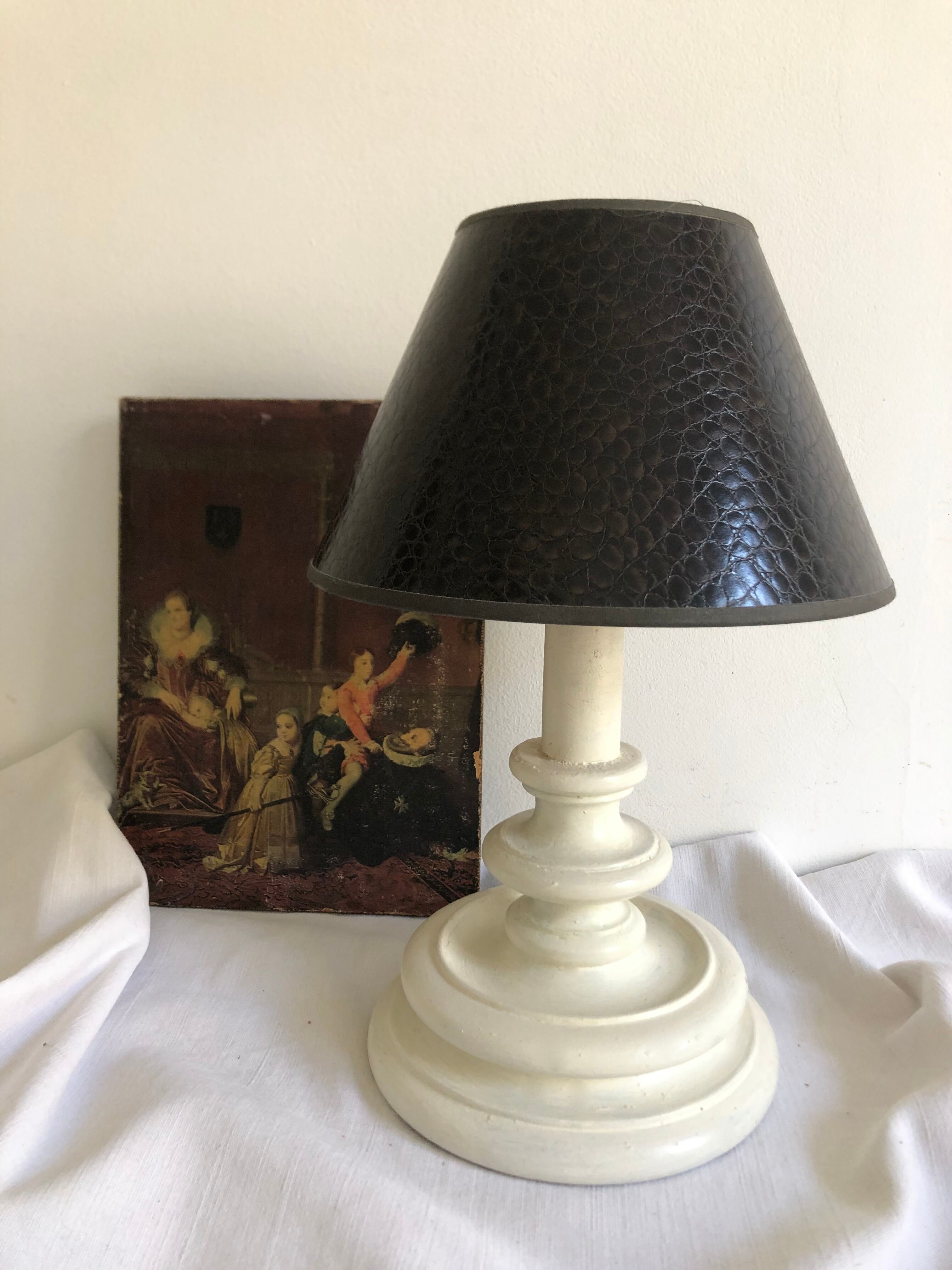Table lamp with lampshade