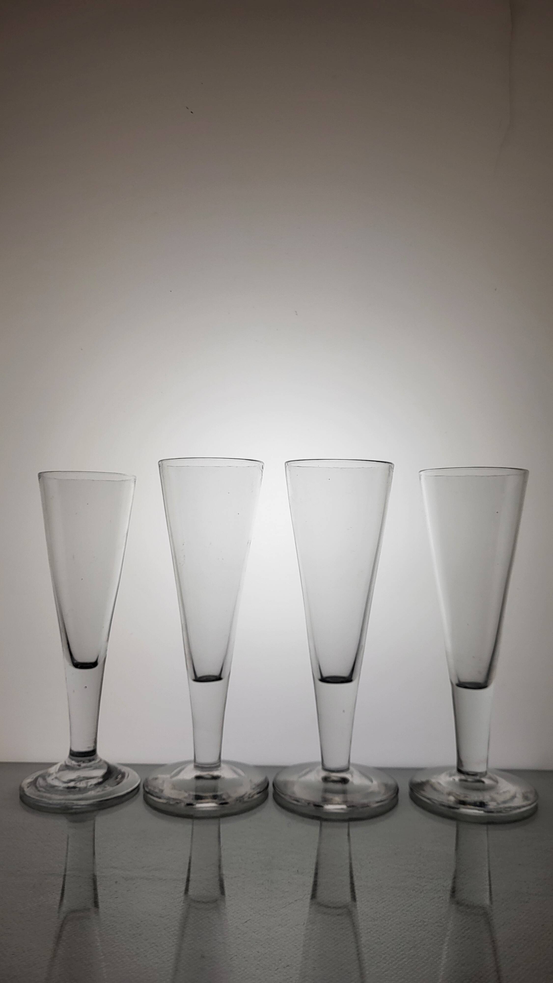 8 crystal champagne flutes - 19th century