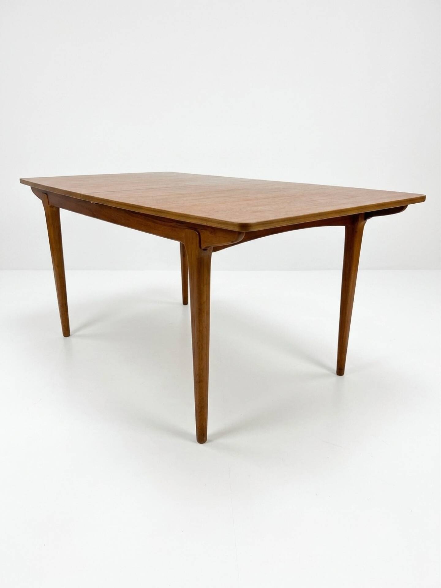 Table de salle à manger scandinave