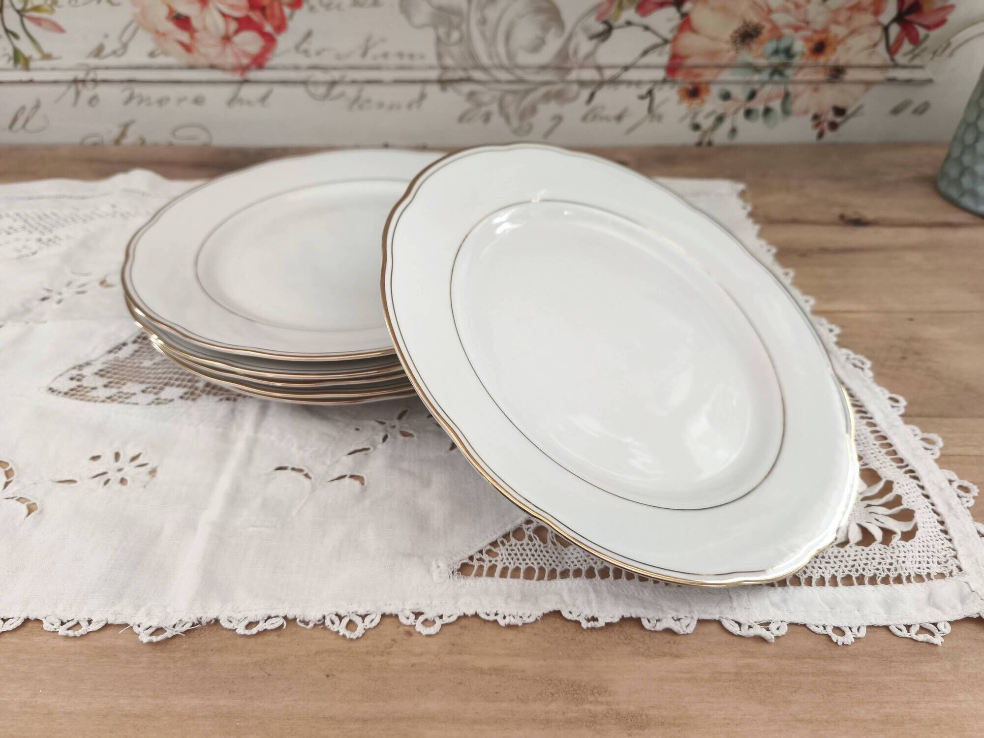 Set of 6 flat plates in fine white Bohemian porcelain with a gold rim.