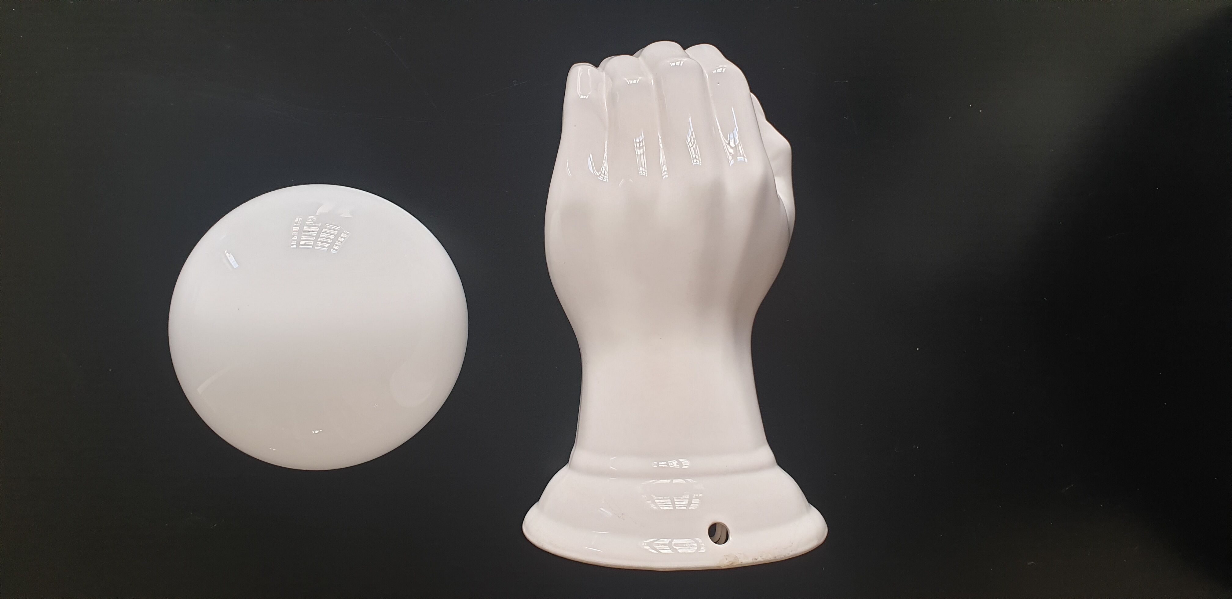 Hand-shaped ceramic and opaline globe, signed delfts wit