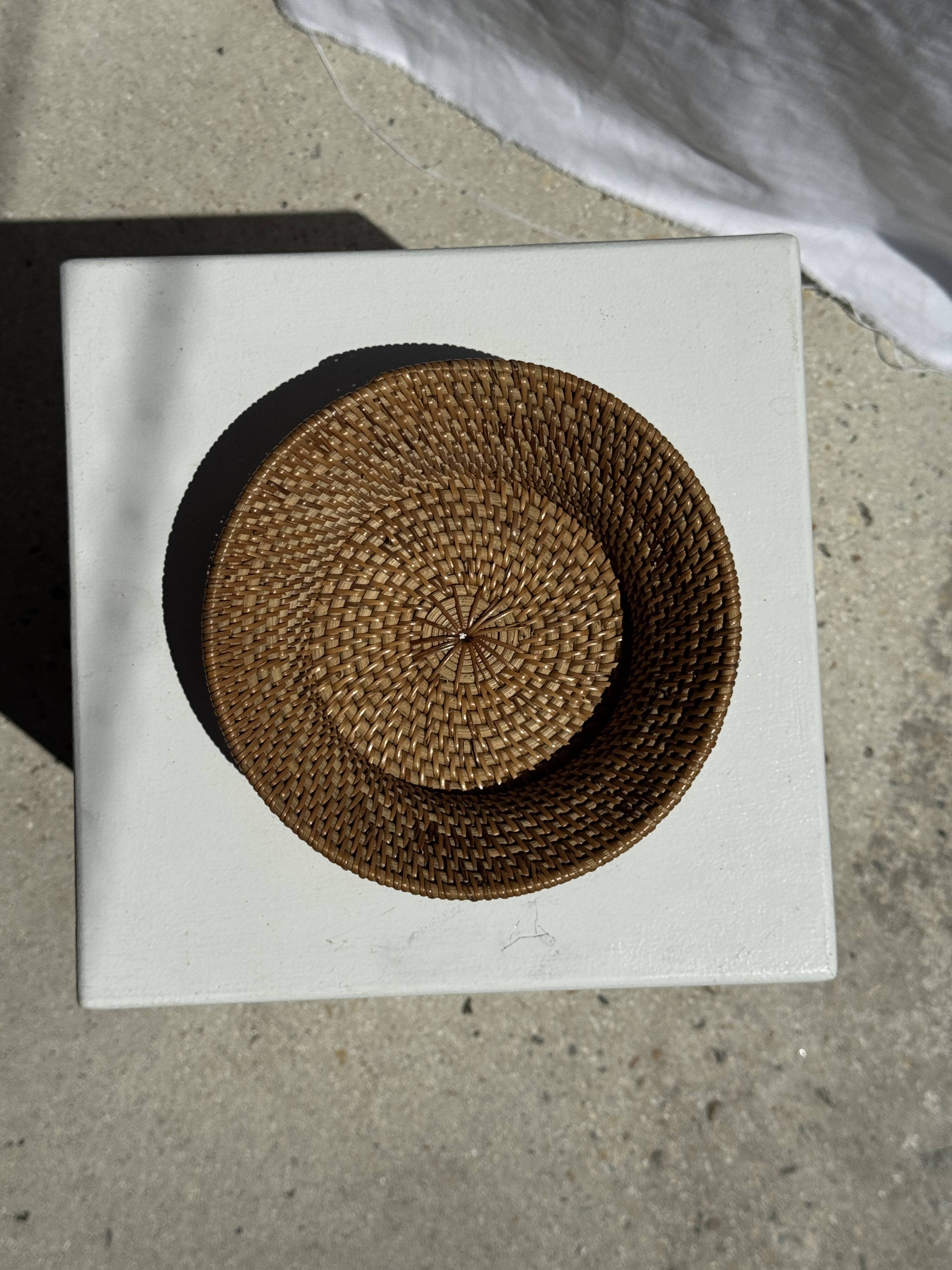 Small flared bowl made of woven Indonesian rattan D20 H6