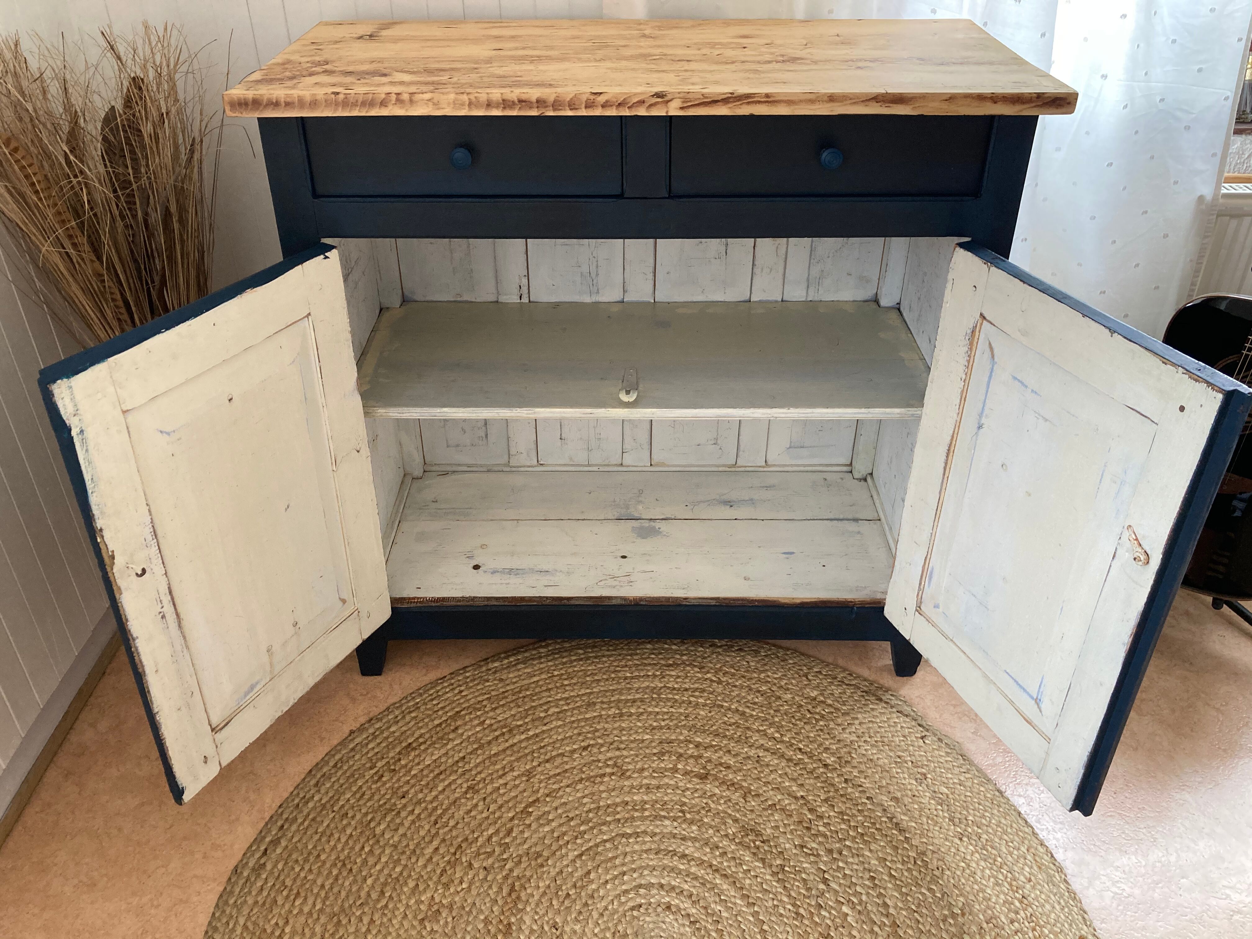 Blue parisian buffet