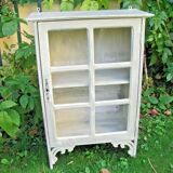 Small hanging cabinet or medicine cabinet