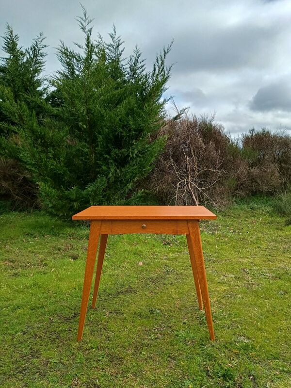 Bureau pieds compas