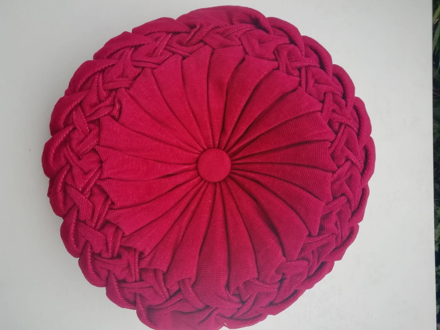 Round velvet cushion