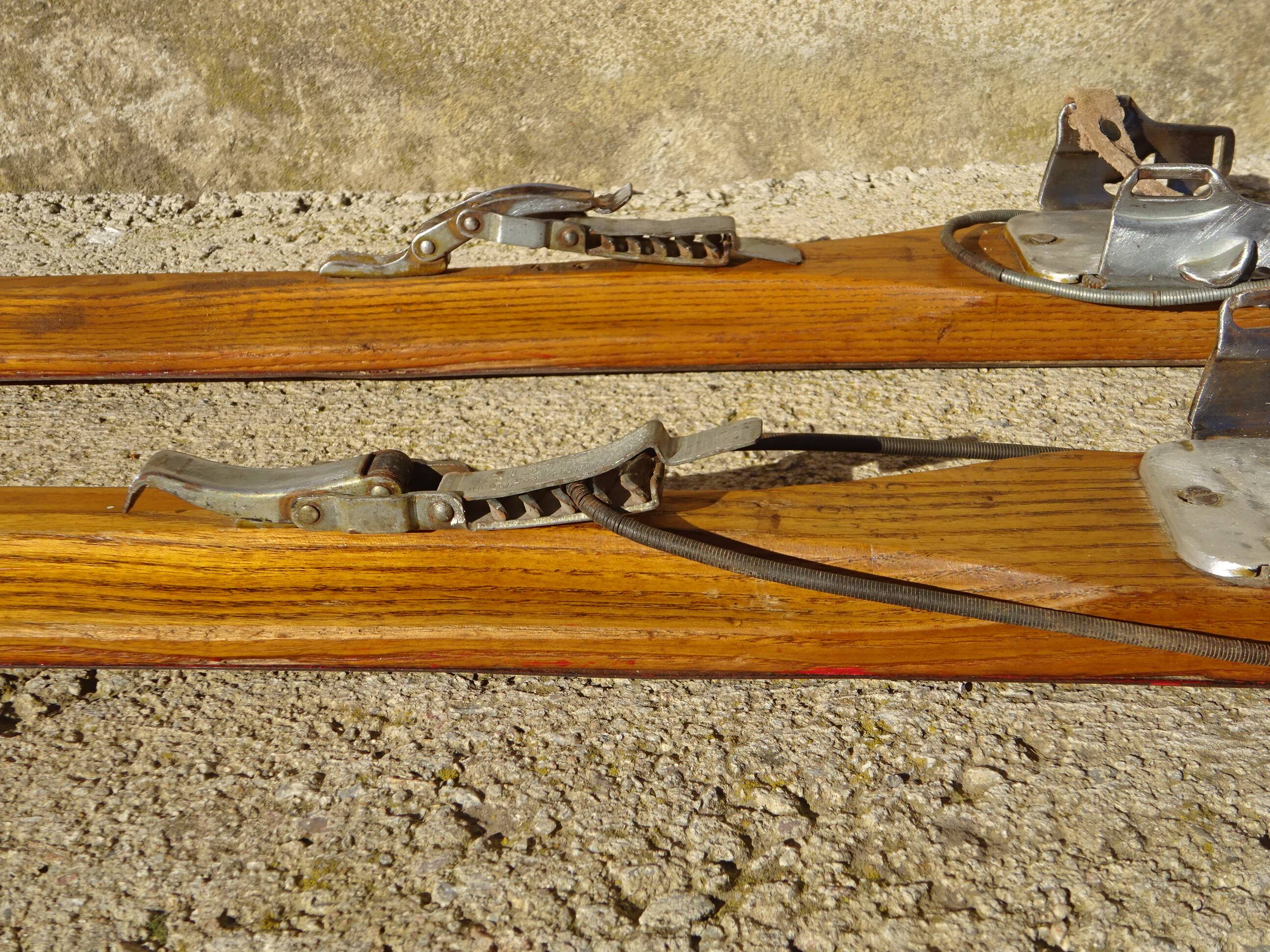 Pair of old wooden skis and metal bindings altiere