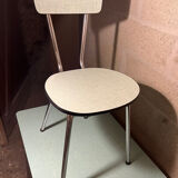 Table Formica verte et ses 2 chaises et 2 tabourets