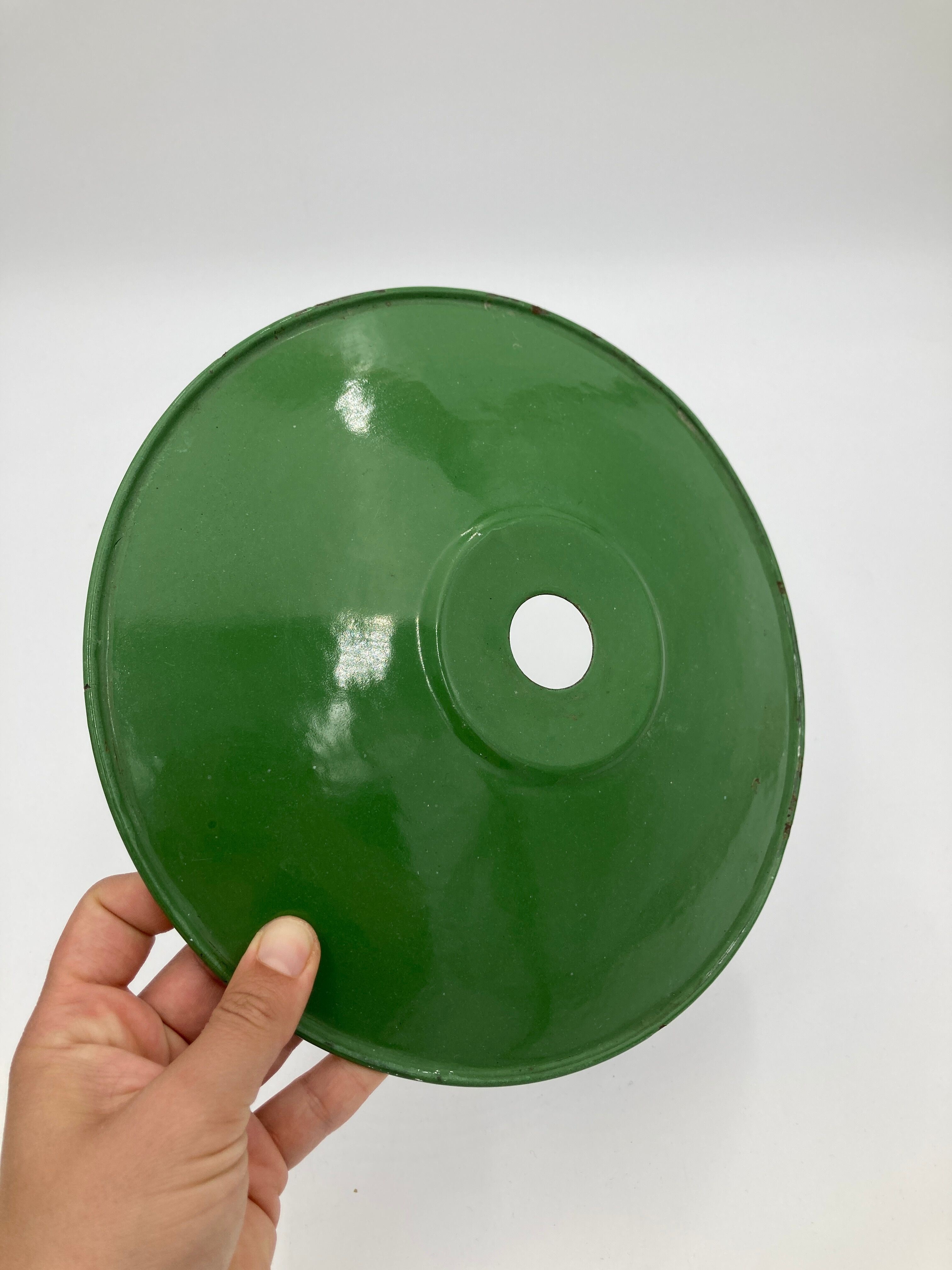 Green enamel suspension galette