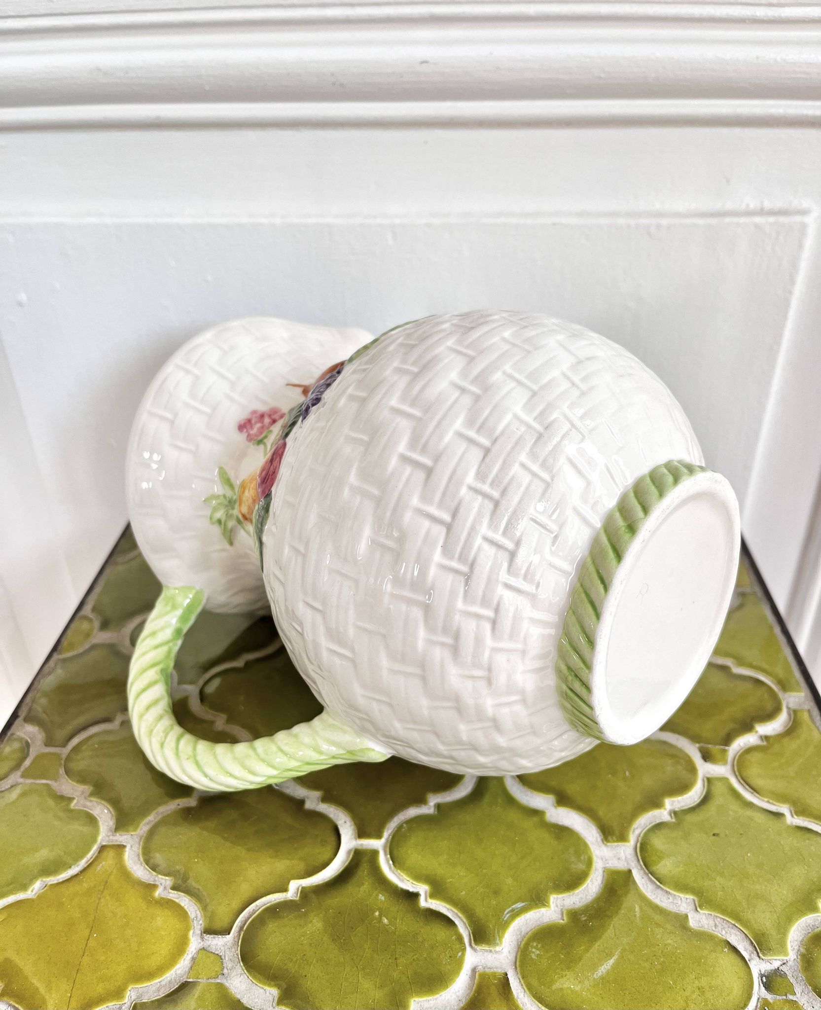 Pichet barbotine panier de fruits
