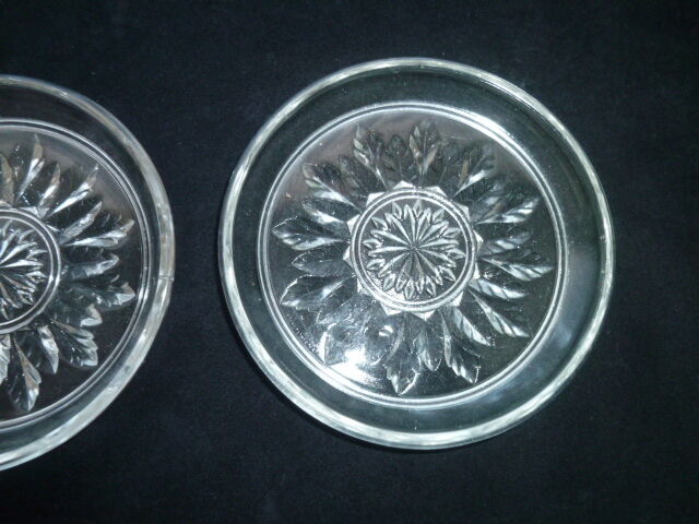 Pair of bottles or decanters made of Vercapel pressed glass