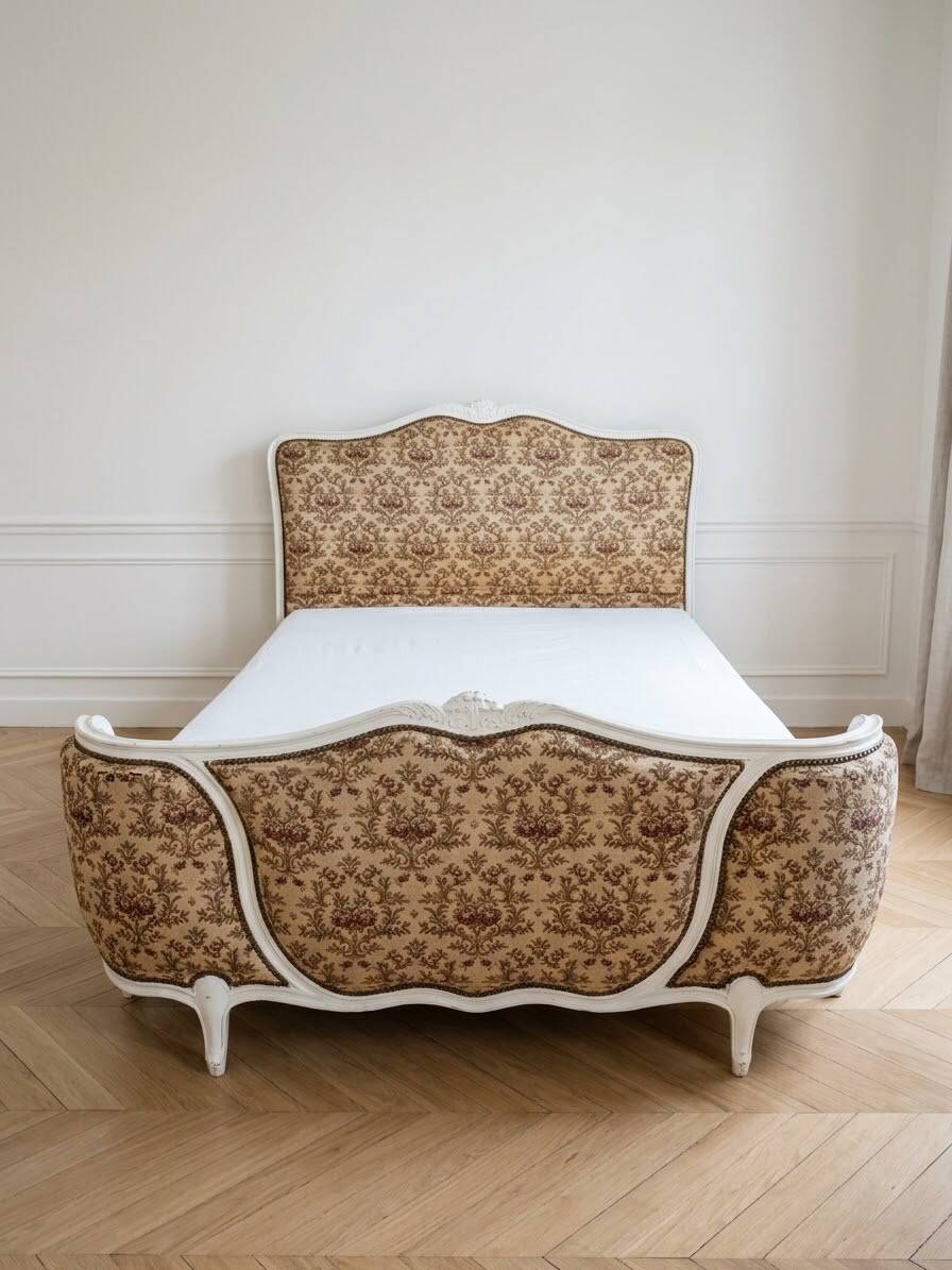 Double bed Louis XV in wood and floral fabric