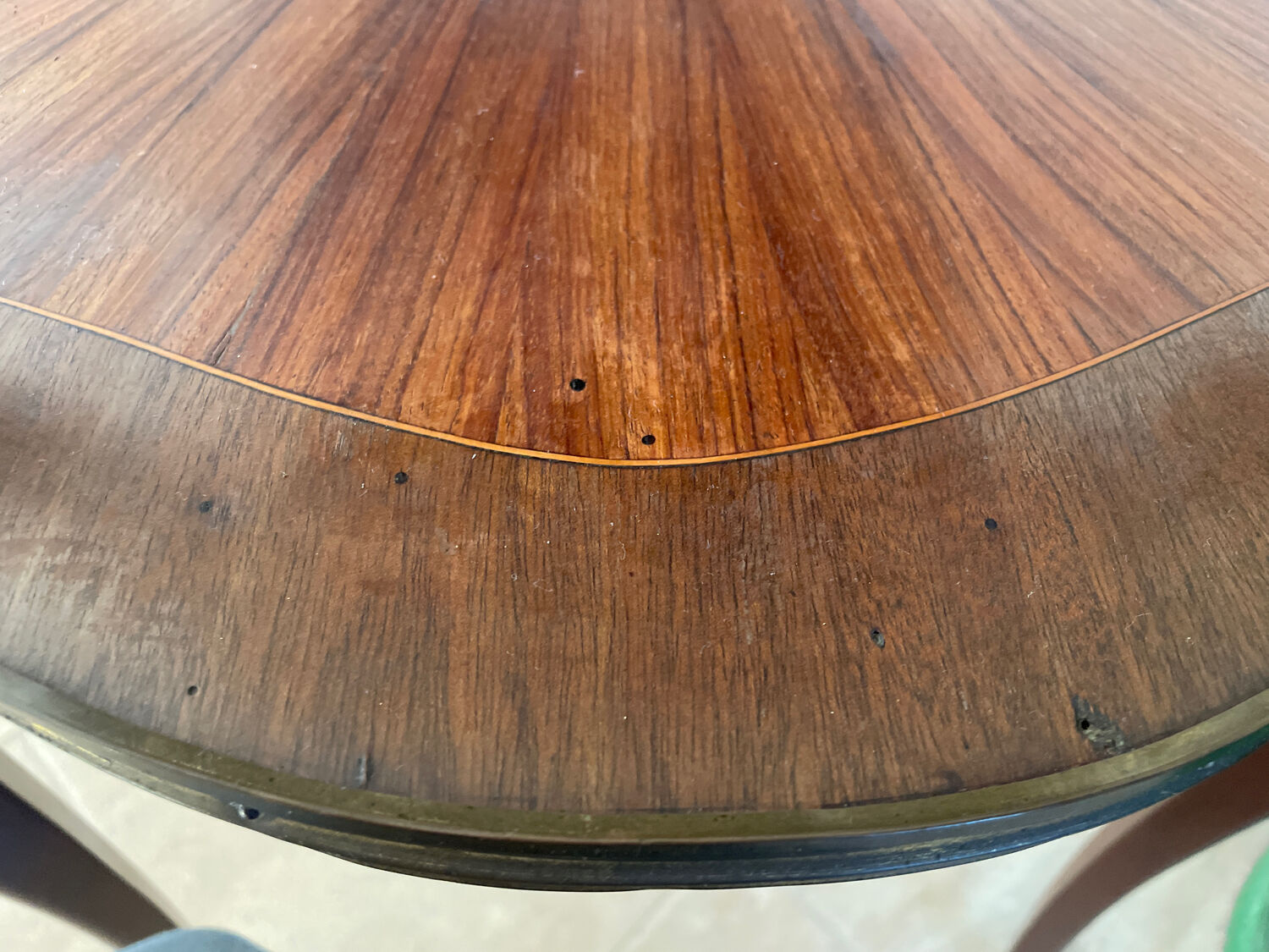Guéridon table à thé style Louis XV